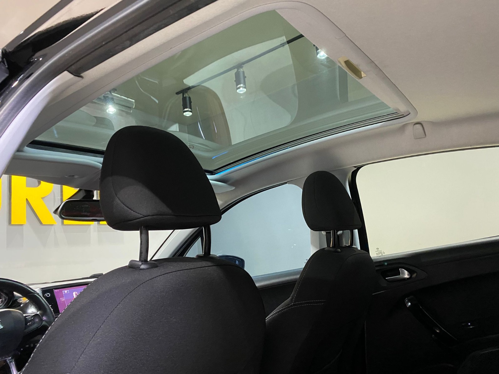 2016 Benzin Otomatik Peugeot 208 Siyah Gürel Tasarım Aksesuar Otomotiv San. Tic. Ltd. Şti.