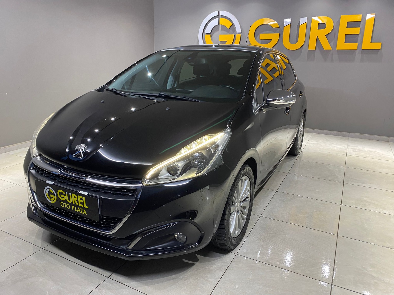2016 Benzin Otomatik Peugeot 208 Siyah Gürel Tasarım Aksesuar Otomotiv San. Tic. Ltd. Şti.