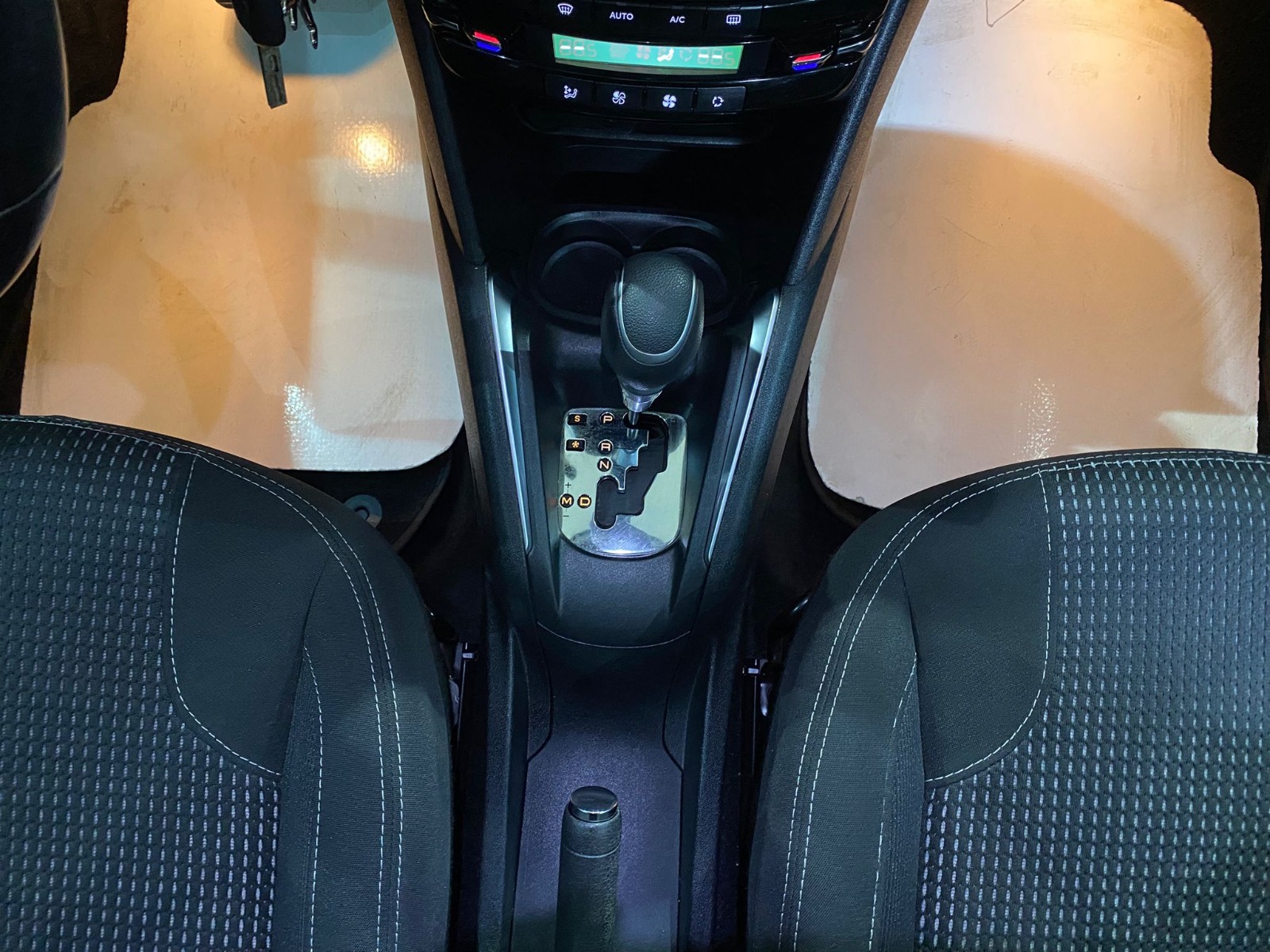 2016 Benzin Otomatik Peugeot 208 Siyah Gürel Tasarım Aksesuar Otomotiv San. Tic. Ltd. Şti.