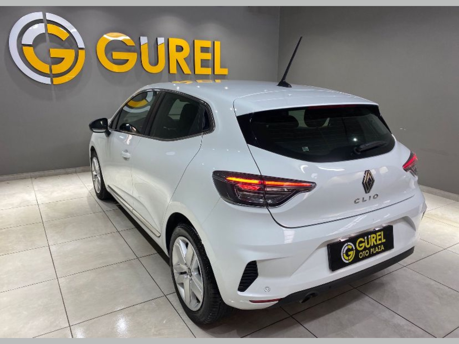 2024 Benzin Otomatik Renault Clio Beyaz Gürel Tasarım Aksesuar Otomotiv San. Tic. Ltd. Şti.