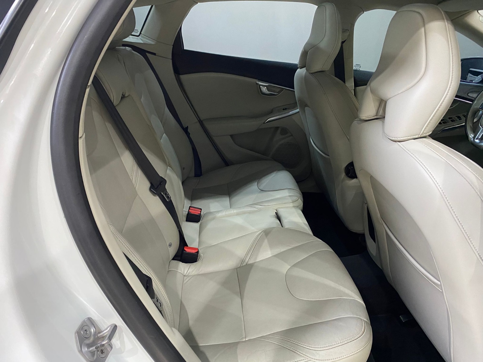 2018 Benzin Otomatik Volvo V40 Beyaz Gürel Tasarım Aksesuar Otomotiv San. Tic. Ltd. Şti.