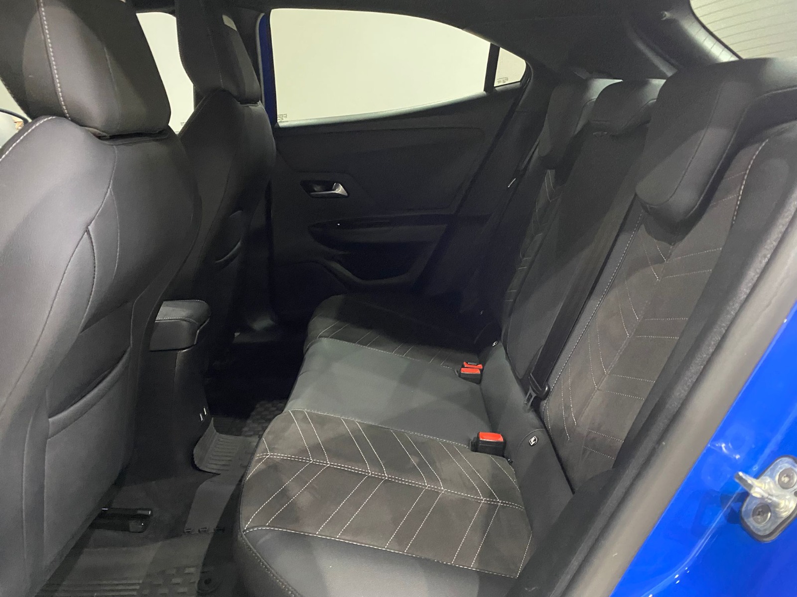 TaksitliOto.Net | 2.El Opel Mokka SUV 1.2 Turbo Ultimate Otomatik | Otomatik & Benzin | Mavi | İzmir.2el 2023 Benzin Otomatik Opel Mokka Mavi Gürel Tasarım Aksesuar Otomotiv San. Tic. Ltd. Şti.