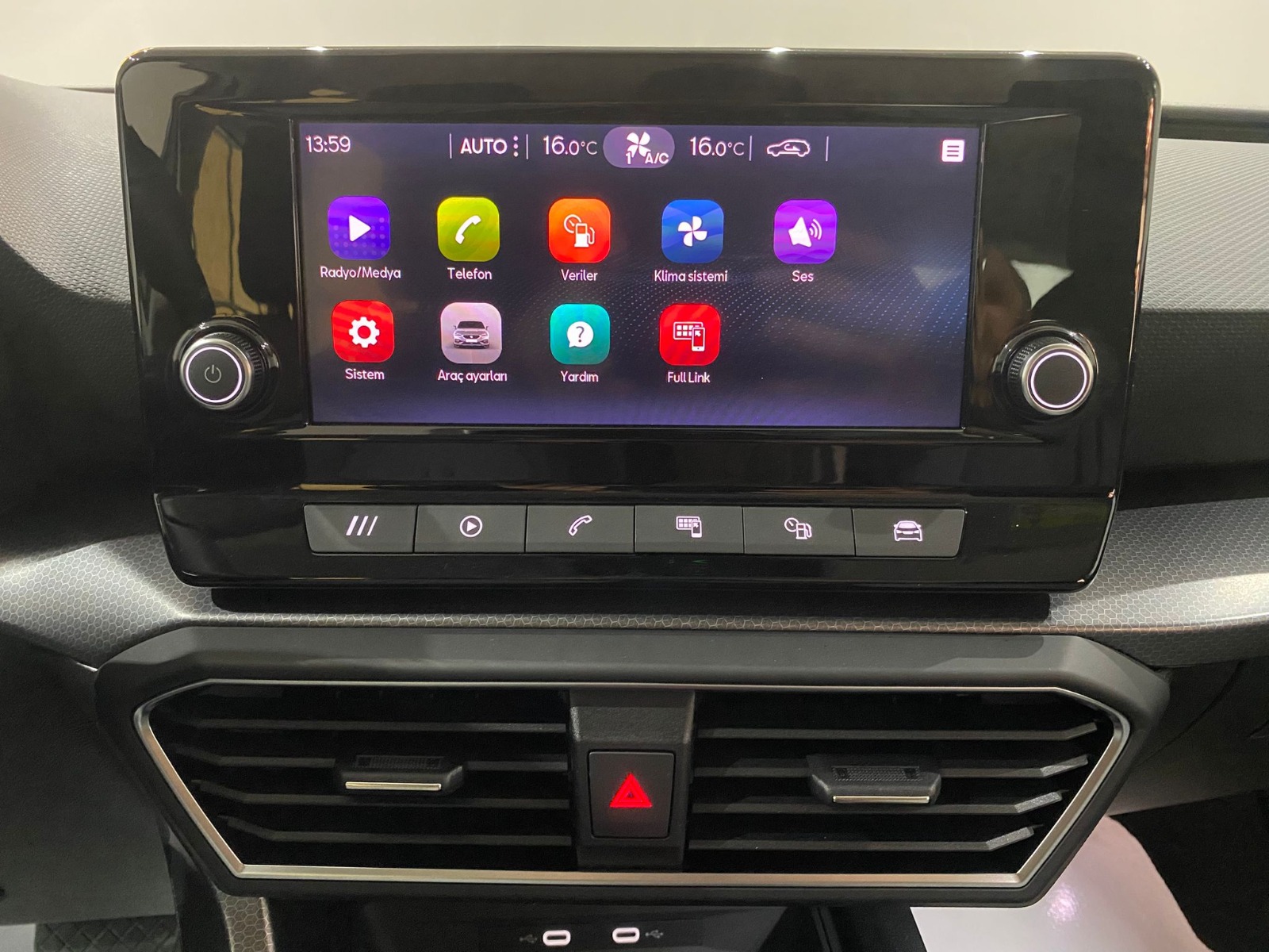 2024 MHEV Otomatik Seat Leon Beyaz Gürel Tasarım Aksesuar Otomotiv San. Tic. Ltd. Şti.