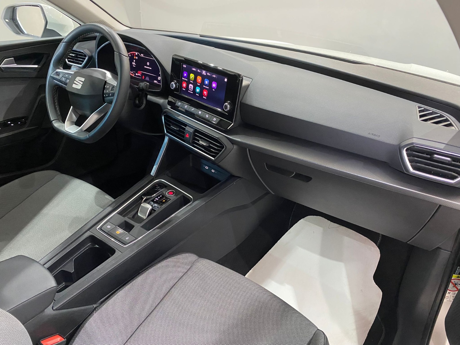 2024 MHEV Otomatik Seat Leon Beyaz Gürel Tasarım Aksesuar Otomotiv San. Tic. Ltd. Şti.