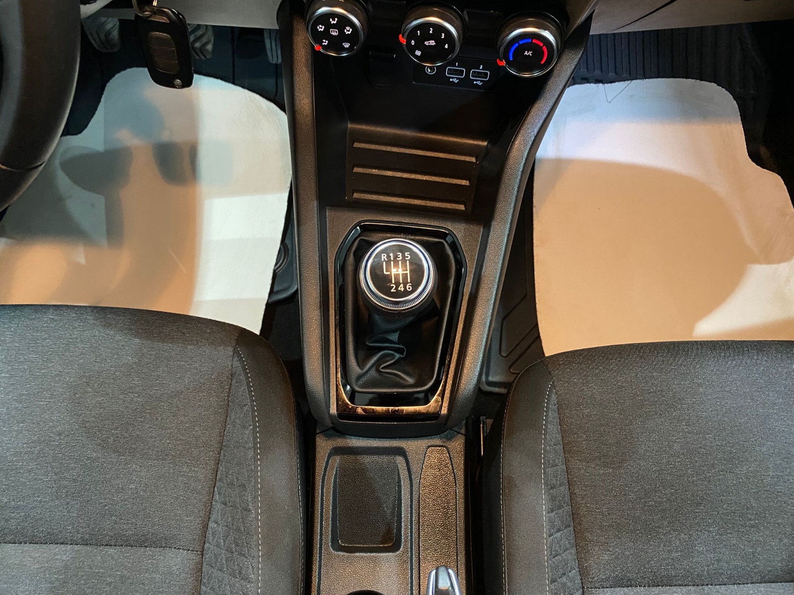 2023 Benzin Manuel Renault Clio Beyaz Gürel Tasarım Aksesuar Otomotiv San. Tic. Ltd. Şti.