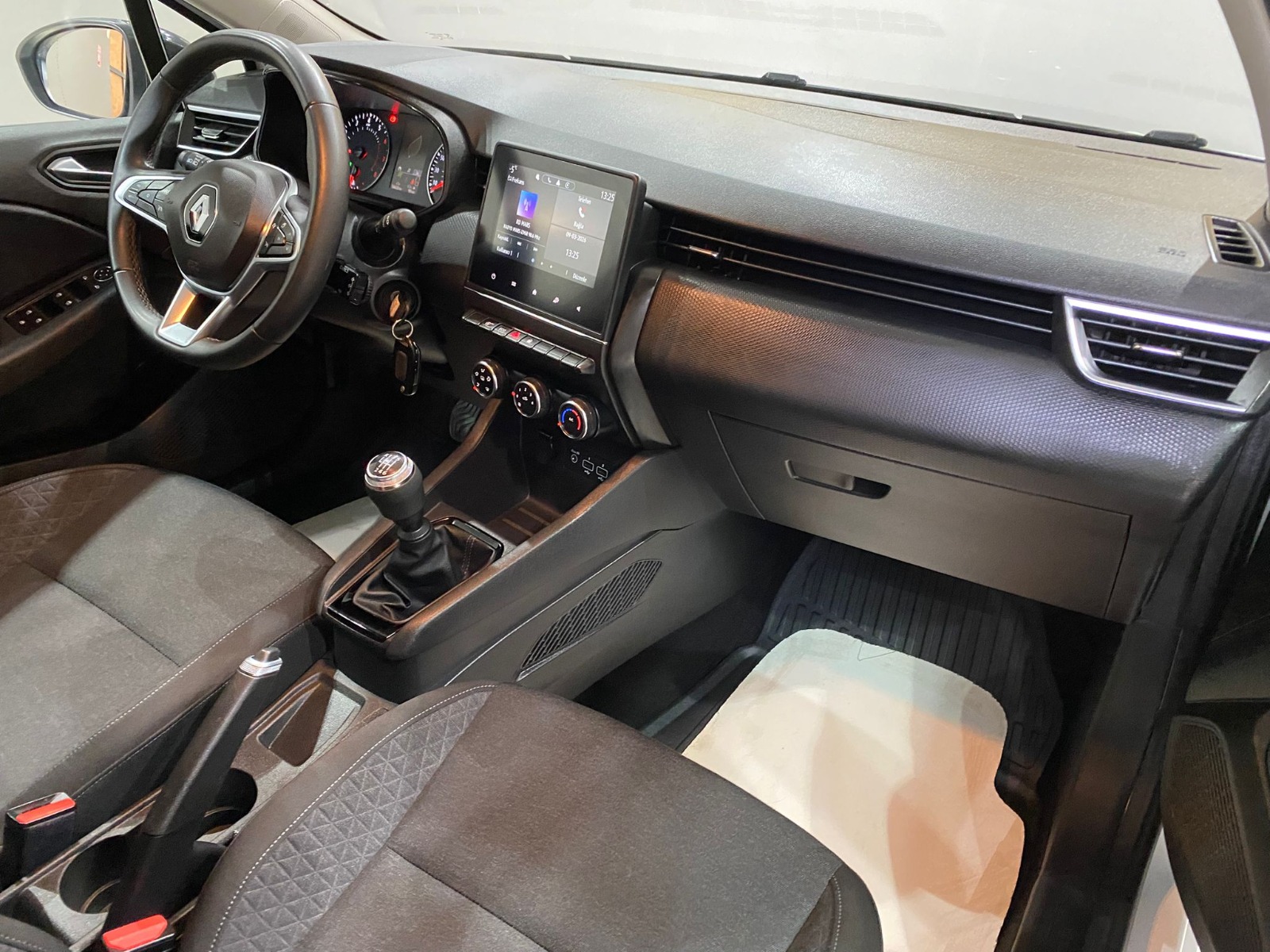 2023 Benzin Manuel Renault Clio Beyaz Gürel Tasarım Aksesuar Otomotiv San. Tic. Ltd. Şti.