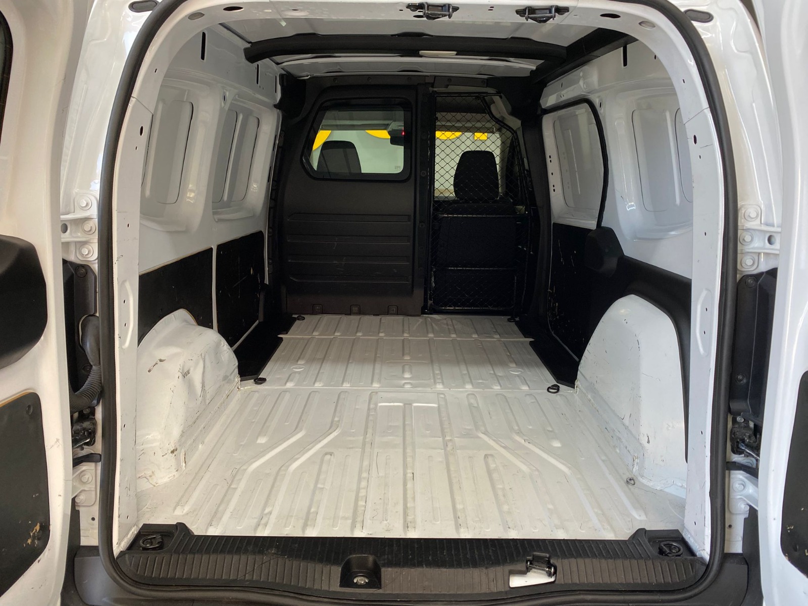 2024 Dizel Manuel Renault Kangoo  Beyaz Gürel Tasarım Aksesuar Otomotiv San. Tic. Ltd. Şti.