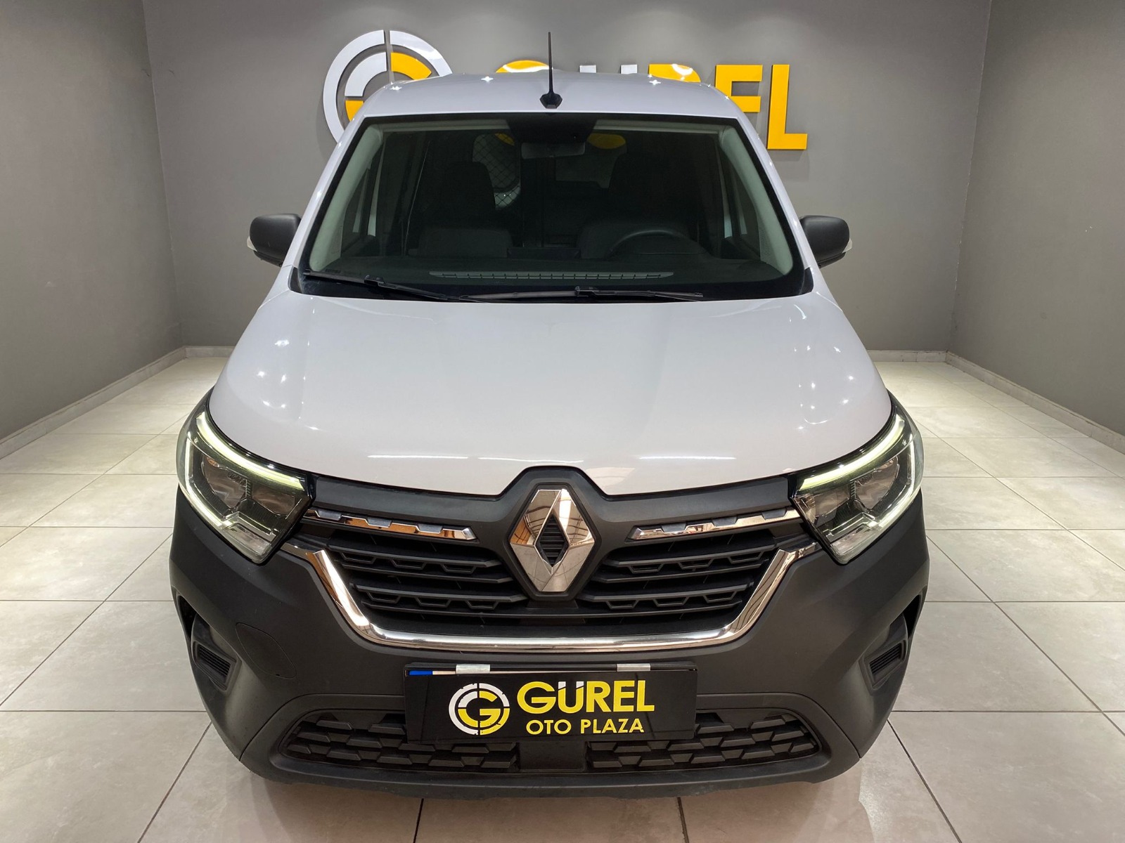 2024 Dizel Manuel Renault Kangoo  Beyaz Gürel Tasarım Aksesuar Otomotiv San. Tic. Ltd. Şti.