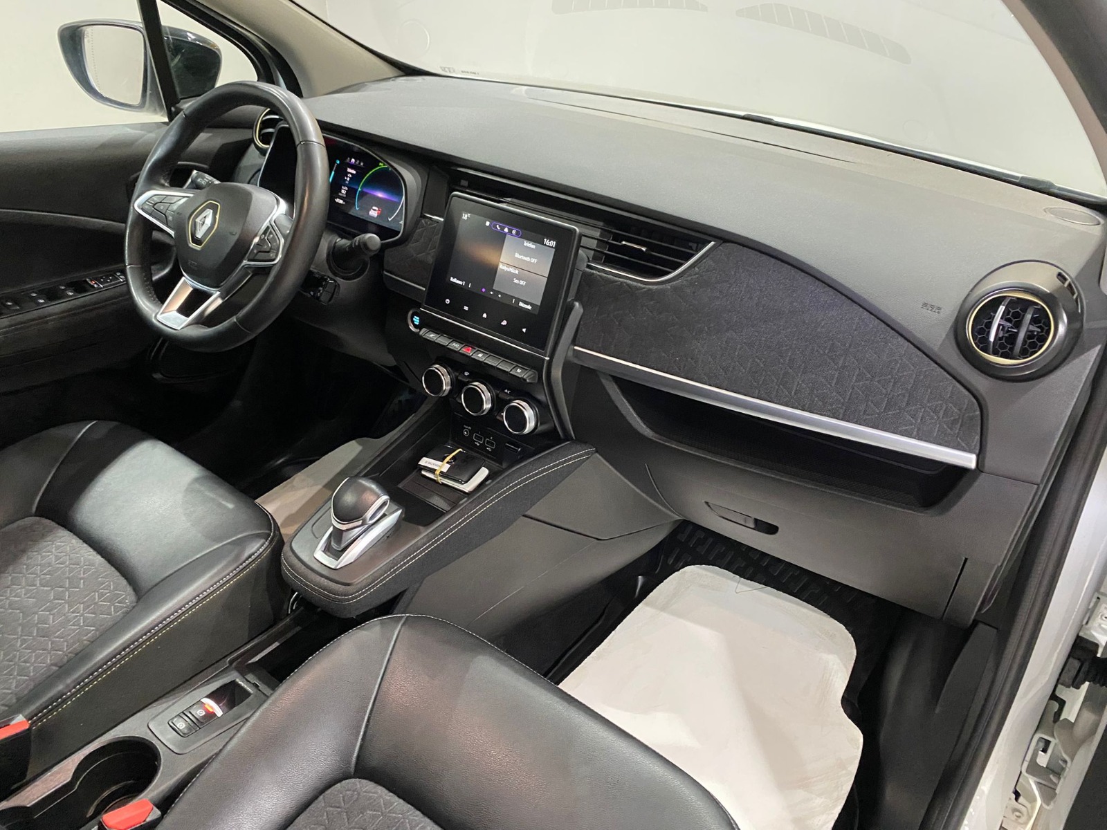 2022 Elektrik Otomatik Renault ZOE Beyaz Gürel Tasarım Aksesuar Otomotiv San. Tic. Ltd. Şti.