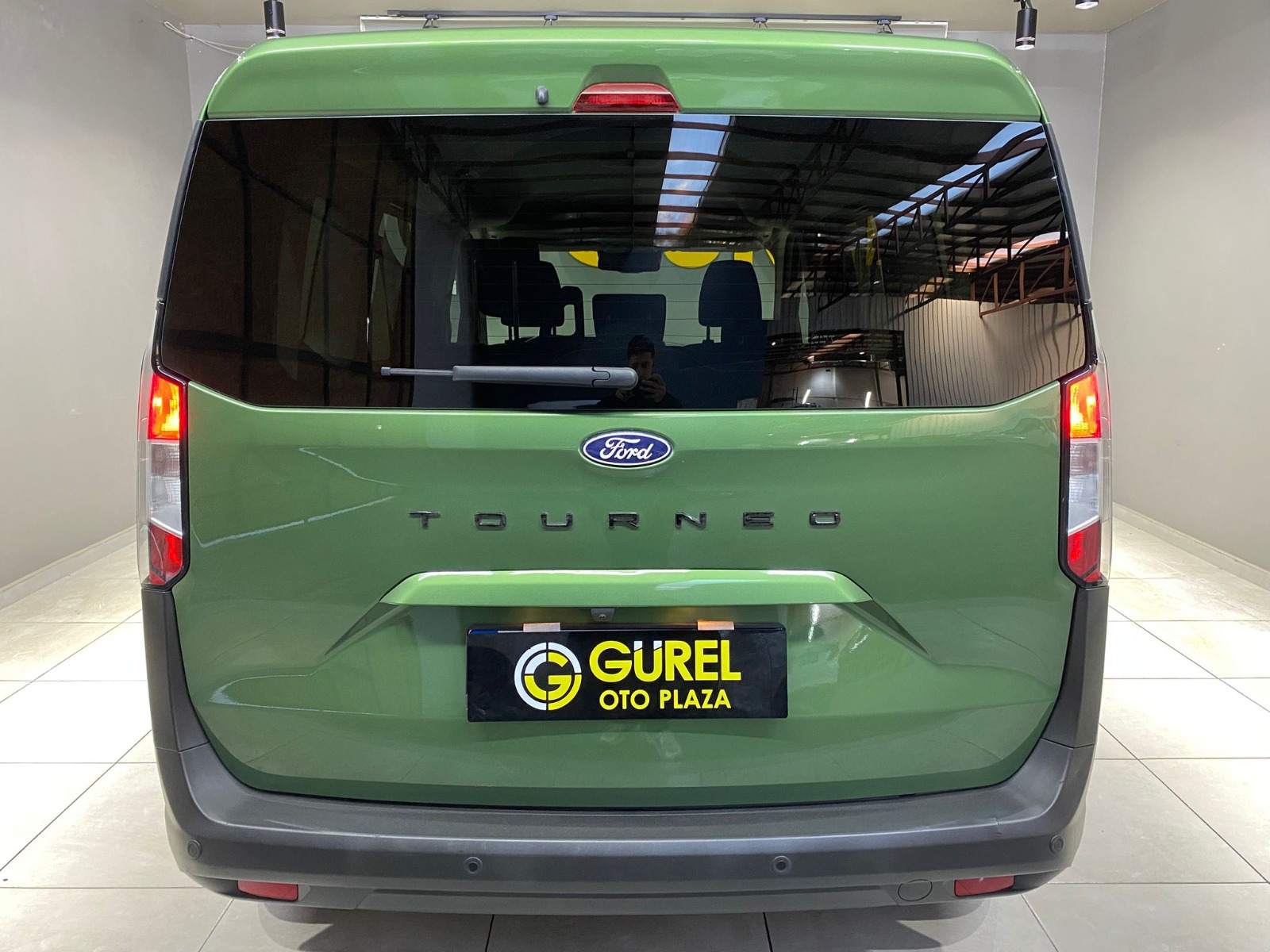 2024 Dizel Manuel Ford Tourneo Courier Yeşil Gürel Tasarım Aksesuar Otomotiv San. Tic. Ltd. Şti.