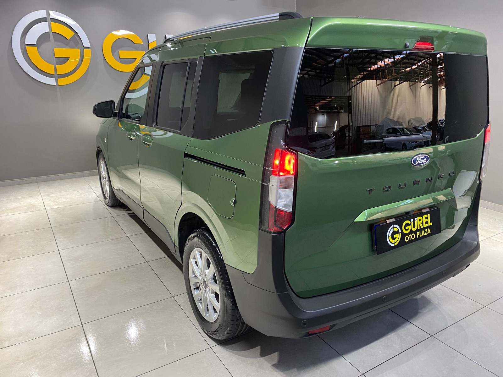 2024 Dizel Manuel Ford Tourneo Courier Yeşil Gürel Tasarım Aksesuar Otomotiv San. Tic. Ltd. Şti.