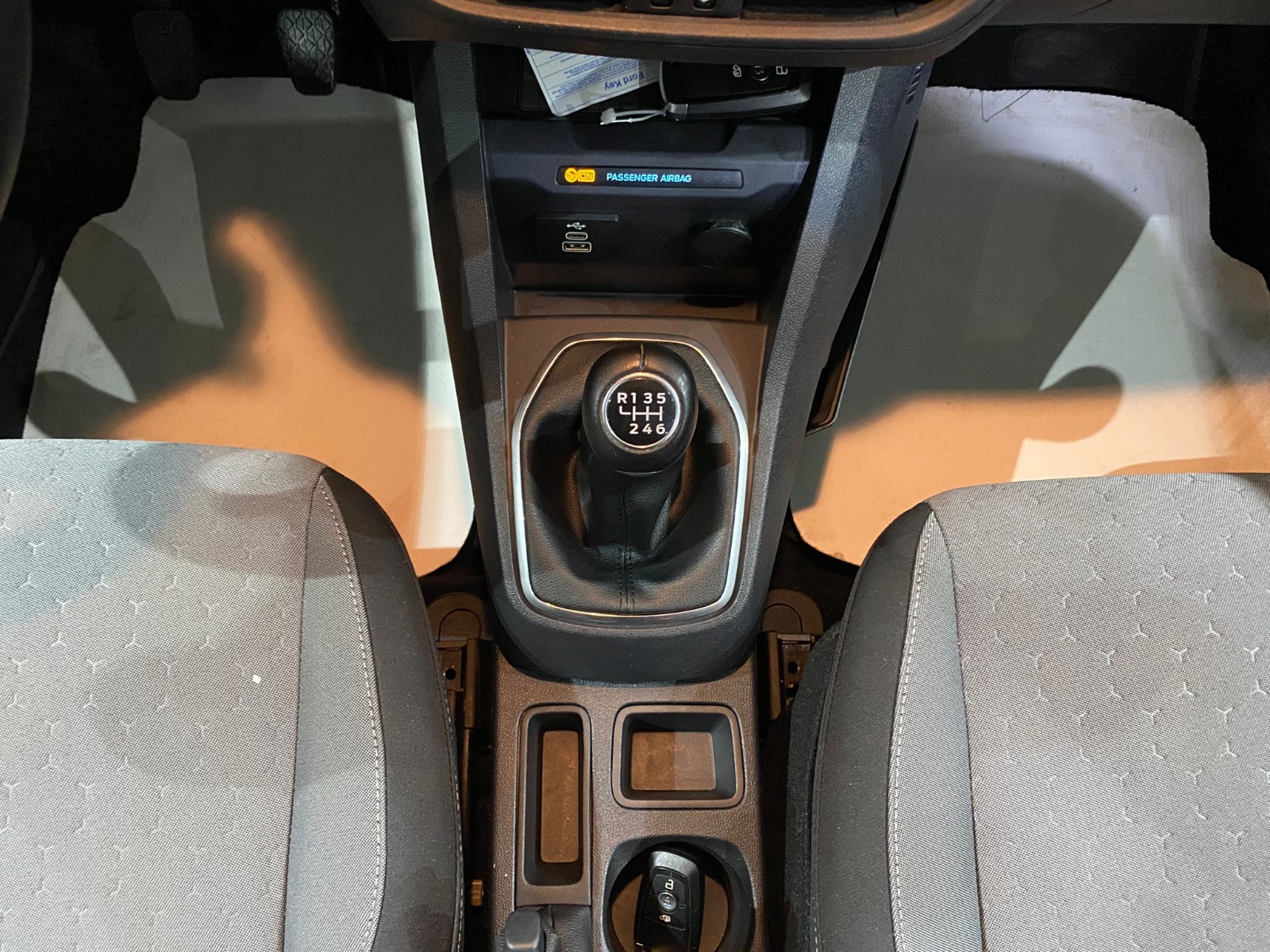 2024 Dizel Manuel Ford Tourneo Courier Yeşil Gürel Tasarım Aksesuar Otomotiv San. Tic. Ltd. Şti.