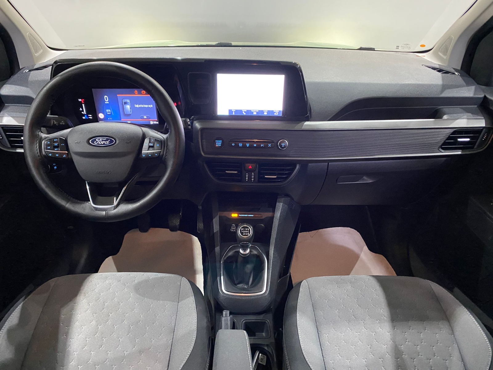 2024 Dizel Manuel Ford Tourneo Courier Yeşil Gürel Tasarım Aksesuar Otomotiv San. Tic. Ltd. Şti.