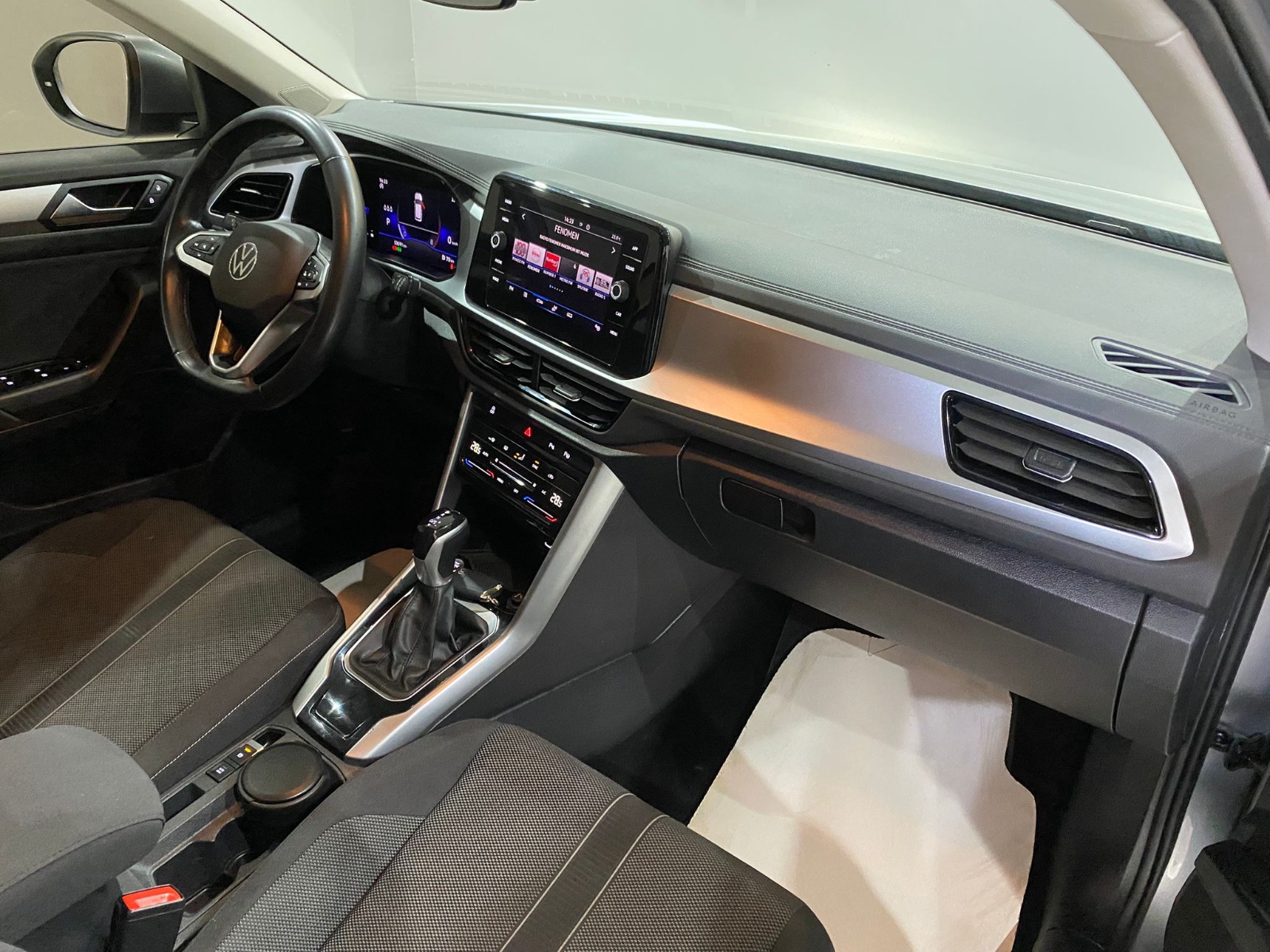 2023 Benzin Otomatik Volkswagen T-Roc Gümüş Gri Gürel Tasarım Aksesuar Otomotiv San. Tic. Ltd. Şti.