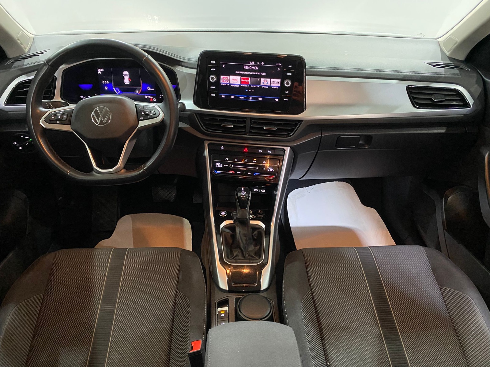 2023 Benzin Otomatik Volkswagen T-Roc Gümüş Gri Gürel Tasarım Aksesuar Otomotiv San. Tic. Ltd. Şti.