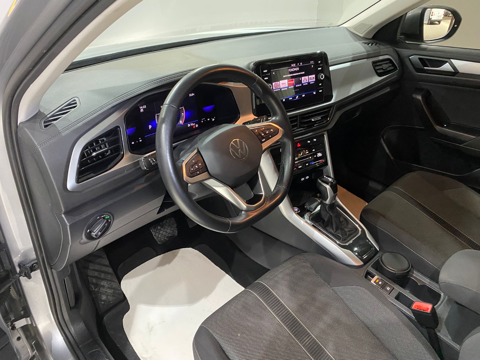 2023 Benzin Otomatik Volkswagen T-Roc Gümüş Gri Gürel Tasarım Aksesuar Otomotiv San. Tic. Ltd. Şti.