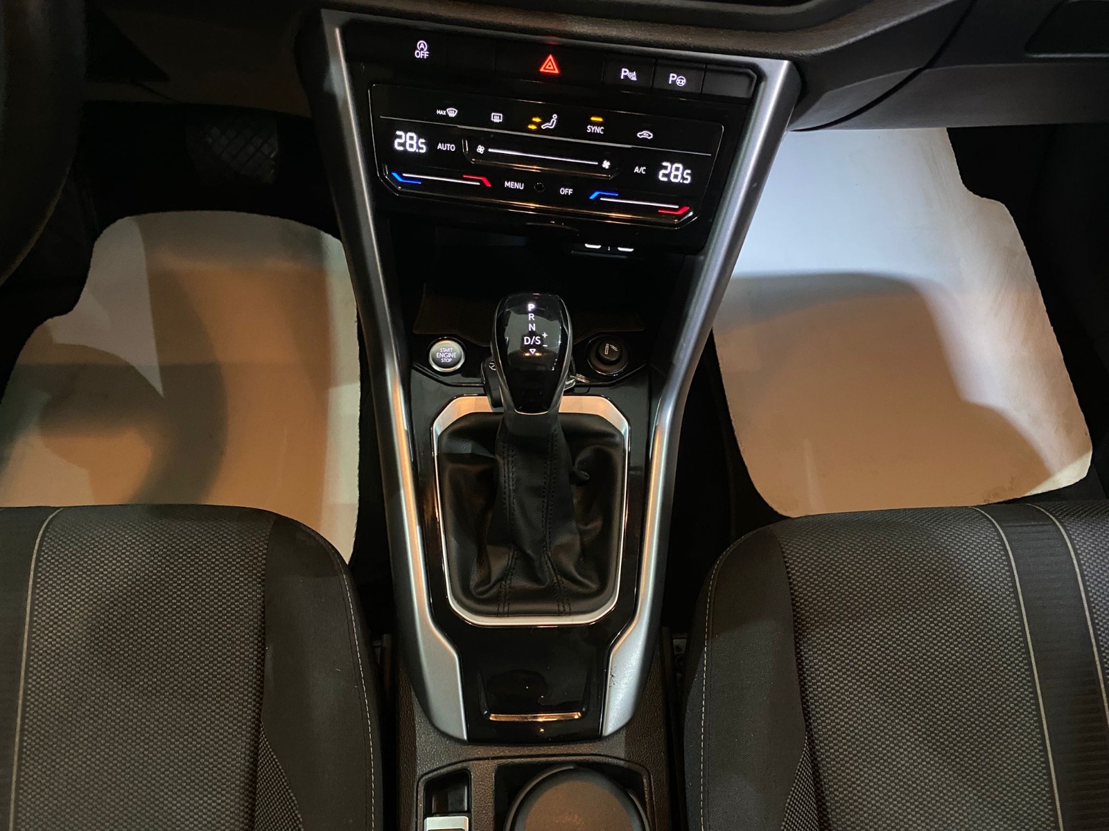 2023 Benzin Otomatik Volkswagen T-Roc Gümüş Gri Gürel Tasarım Aksesuar Otomotiv San. Tic. Ltd. Şti.