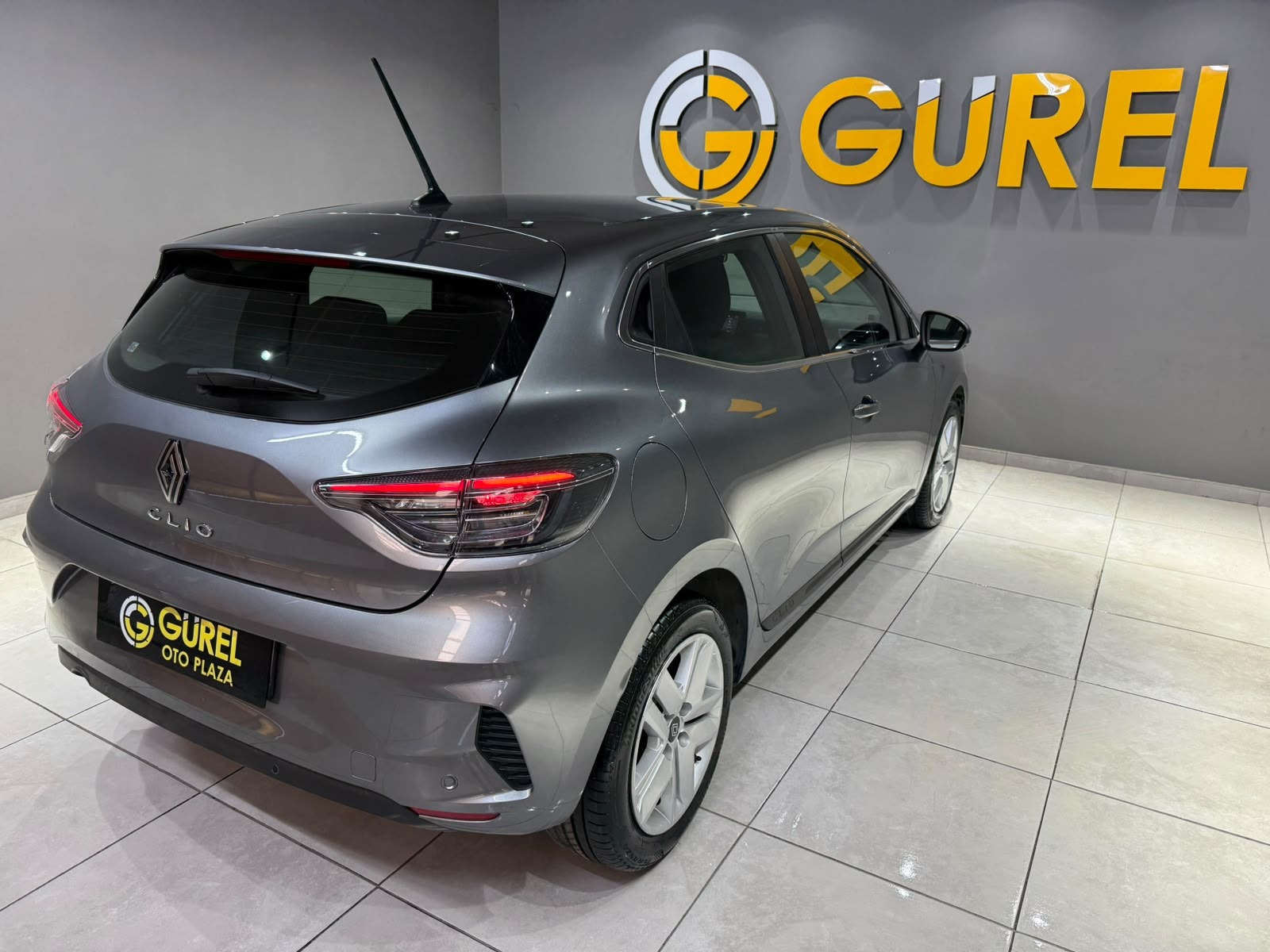 2025 Benzin Otomatik Renault Clio Gri Gürel Tasarım Aksesuar Otomotiv San. Tic. Ltd. Şti.
