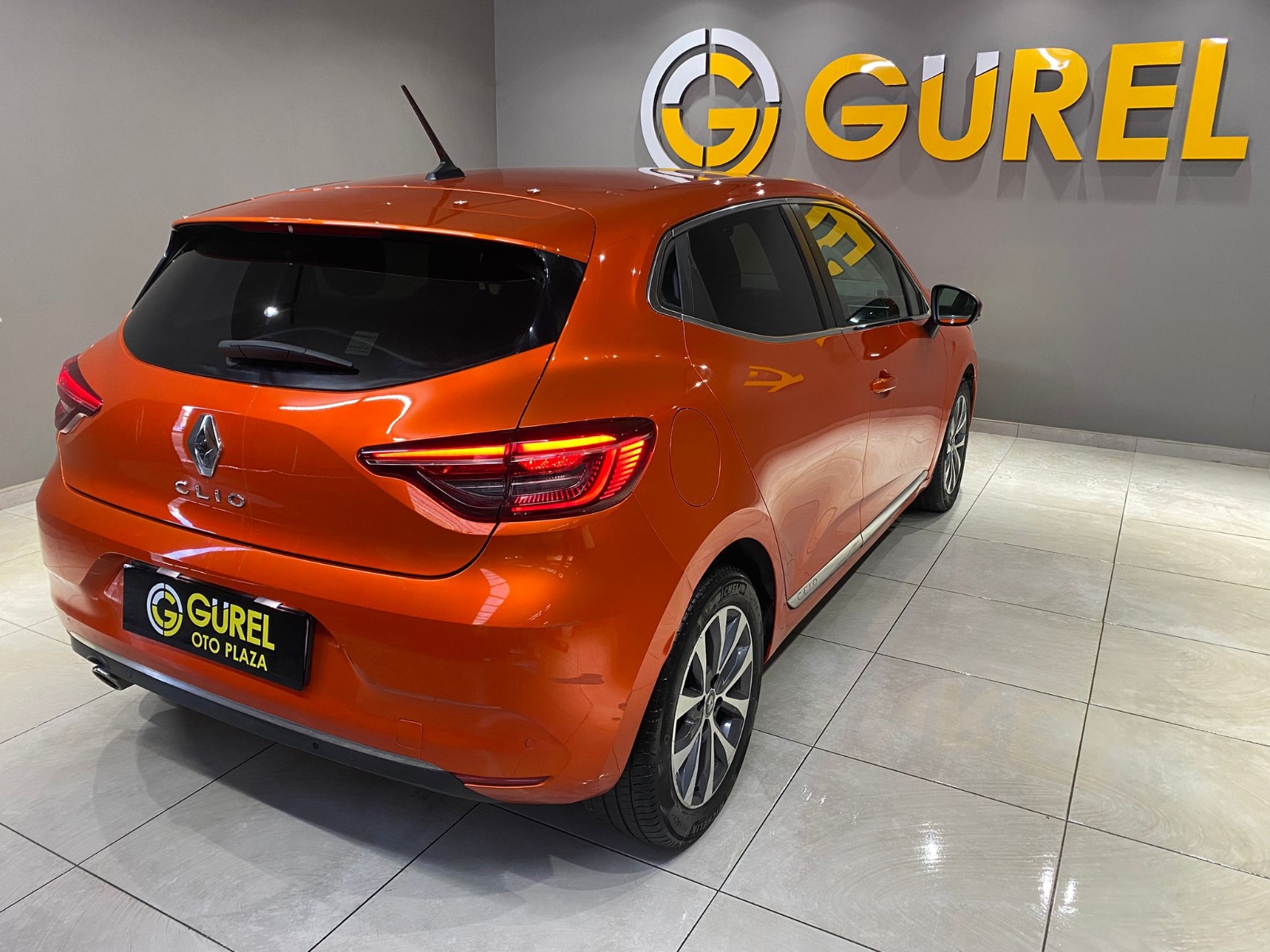 2020 Benzin Otomatik Renault Clio Turuncu Gürel Tasarım Aksesuar Otomotiv San. Tic. Ltd. Şti.