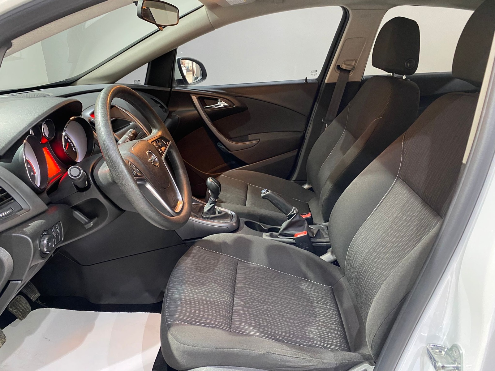 2018 Benzin Manuel Opel Astra Beyaz Gürel Tasarım Aksesuar Otomotiv San. Tic. Ltd. Şti.