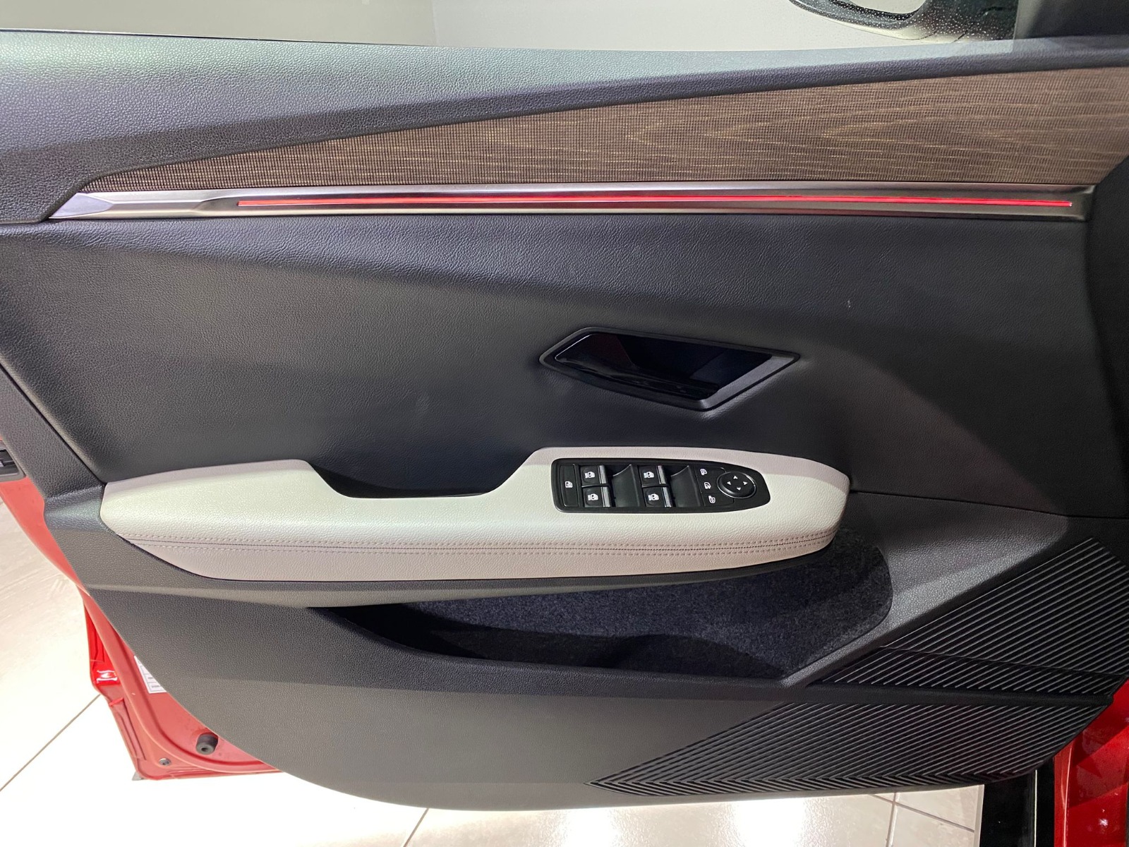 2024 Elektrik Otomatik Renault Megane E-Tech Kırmızı Gürel Tasarım Aksesuar Otomotiv San. Tic. Ltd. Şti.