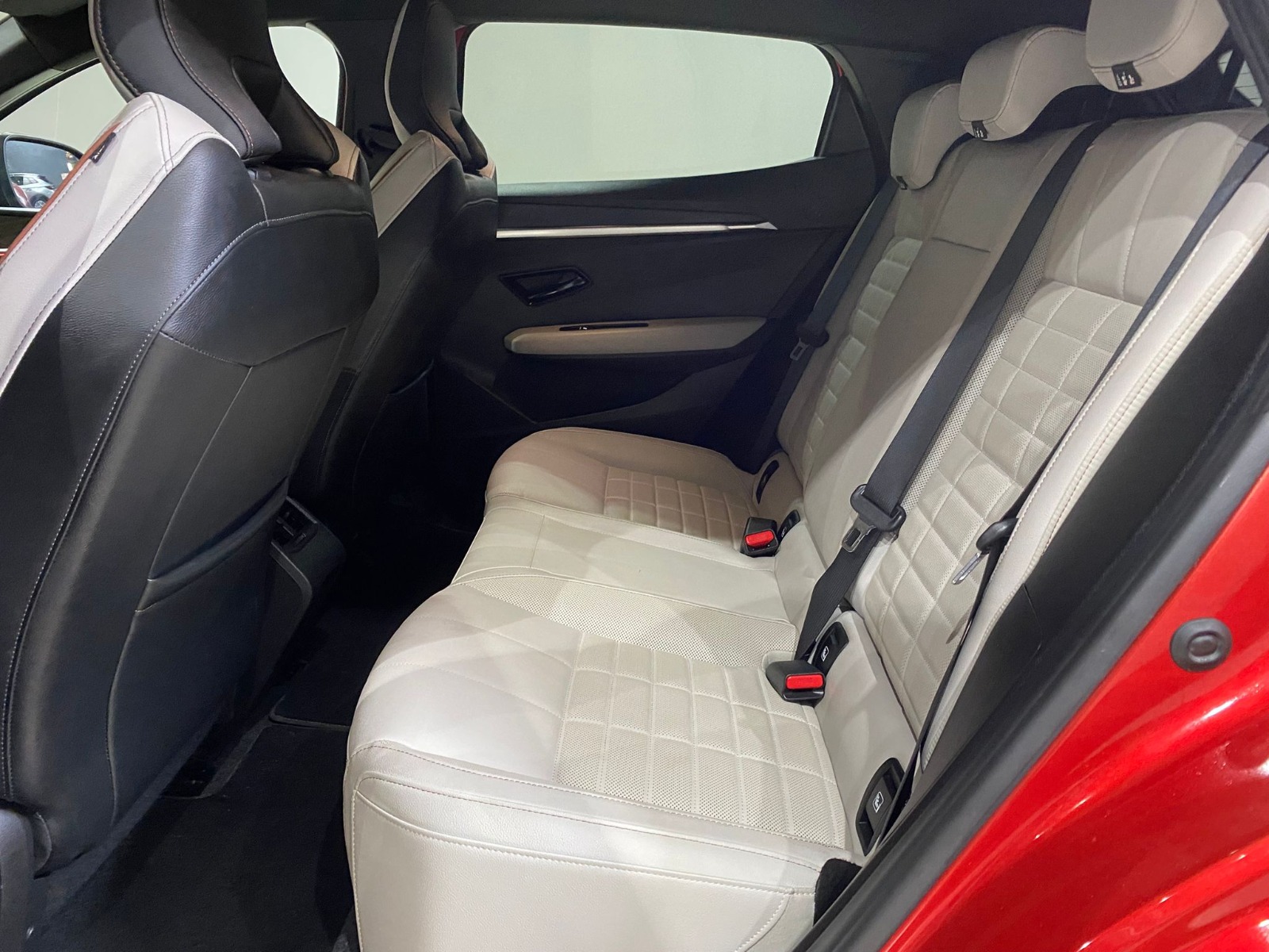 2024 Elektrik Otomatik Renault Megane E-Tech Kırmızı Gürel Tasarım Aksesuar Otomotiv San. Tic. Ltd. Şti.