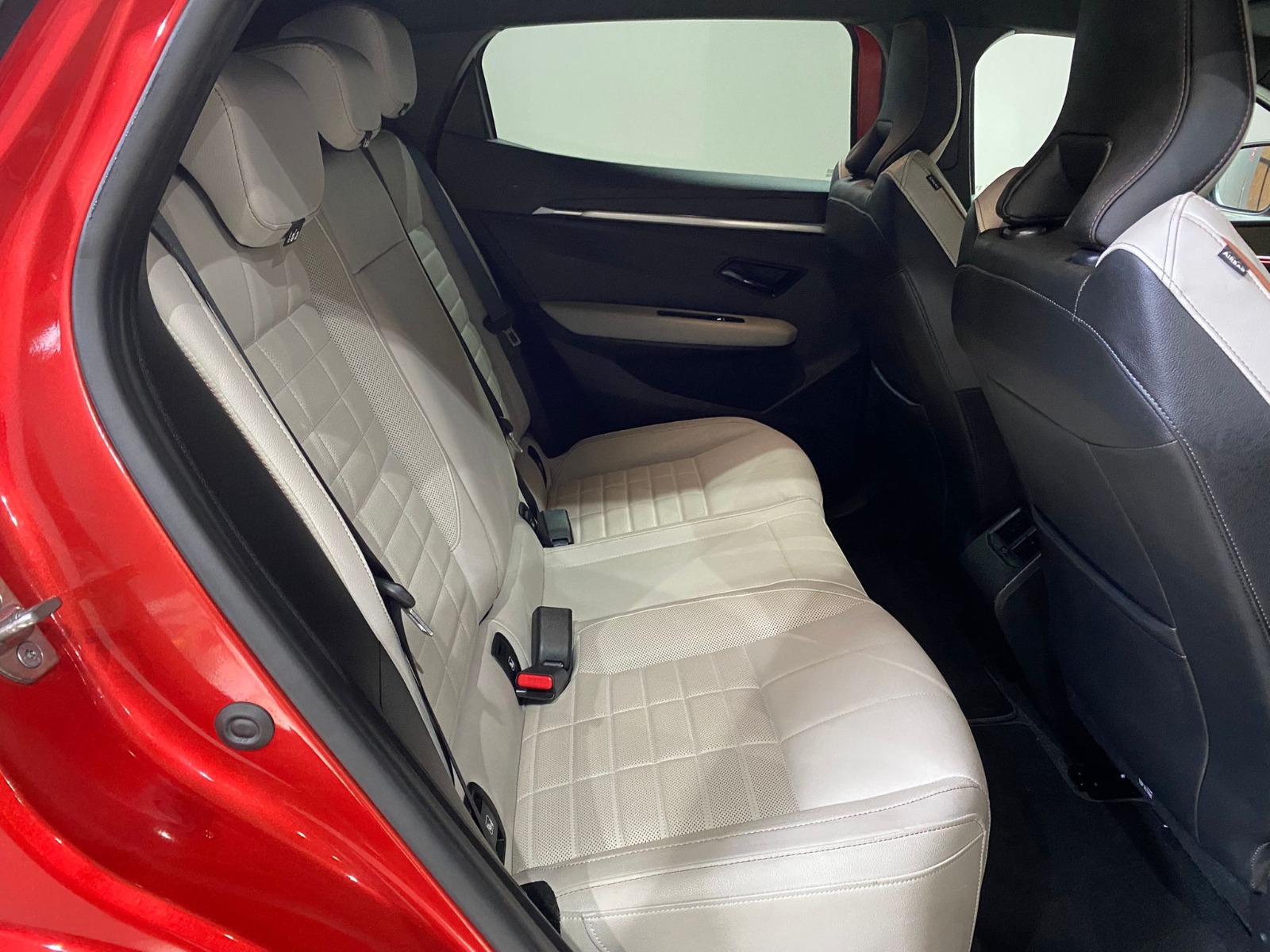 2024 Elektrik Otomatik Renault Megane E-Tech Kırmızı Gürel Tasarım Aksesuar Otomotiv San. Tic. Ltd. Şti.