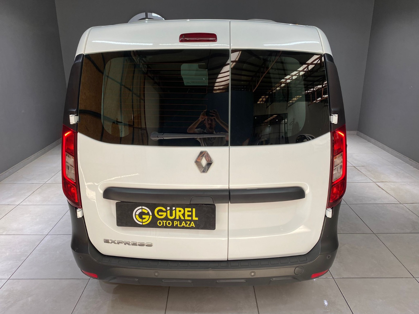 2024 Dizel Manuel Renault Express Beyaz Gürel Tasarım Aksesuar Otomotiv San. Tic. Ltd. Şti.