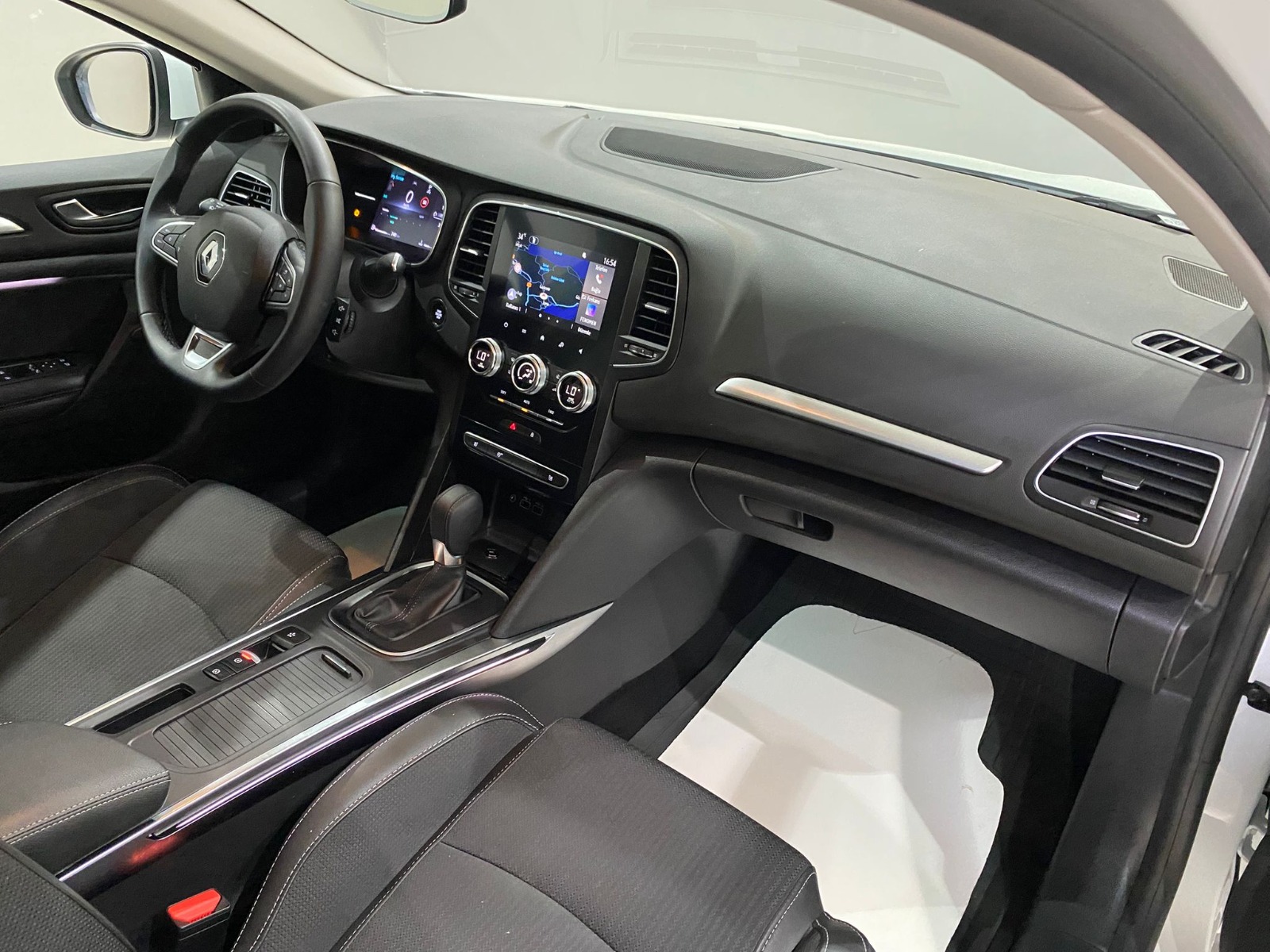 2025 Dizel Otomatik Renault Megane Beyaz Gürel Tasarım Aksesuar Otomotiv San. Tic. Ltd. Şti.