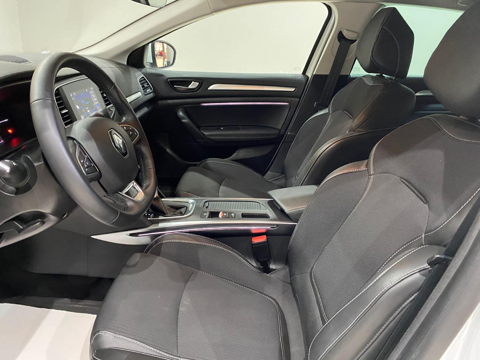 2025 Dizel Otomatik Renault Megane Beyaz Gürel Tasarım Aksesuar Otomotiv San. Tic. Ltd. Şti.