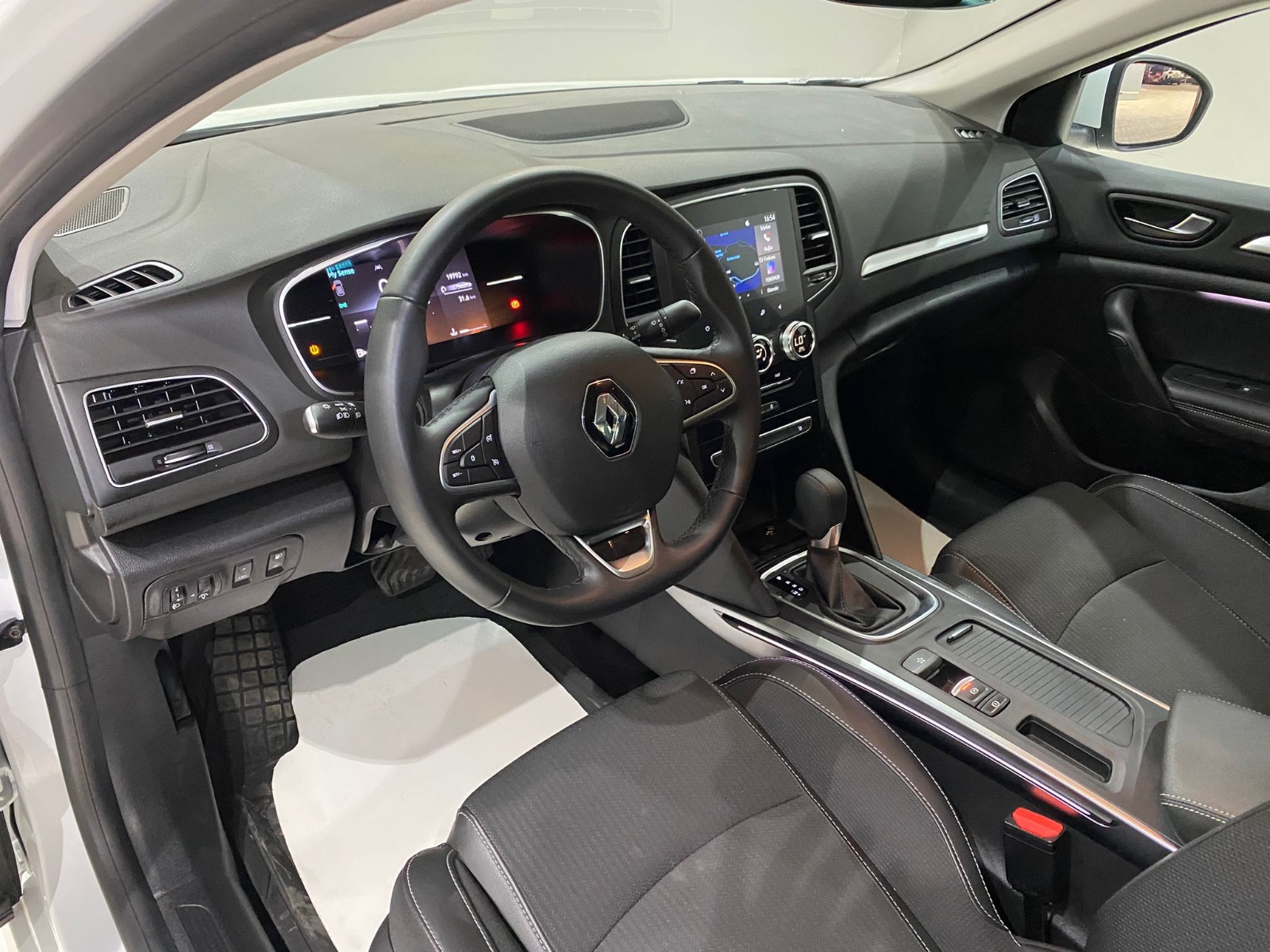 2025 Dizel Otomatik Renault Megane Beyaz Gürel Tasarım Aksesuar Otomotiv San. Tic. Ltd. Şti.