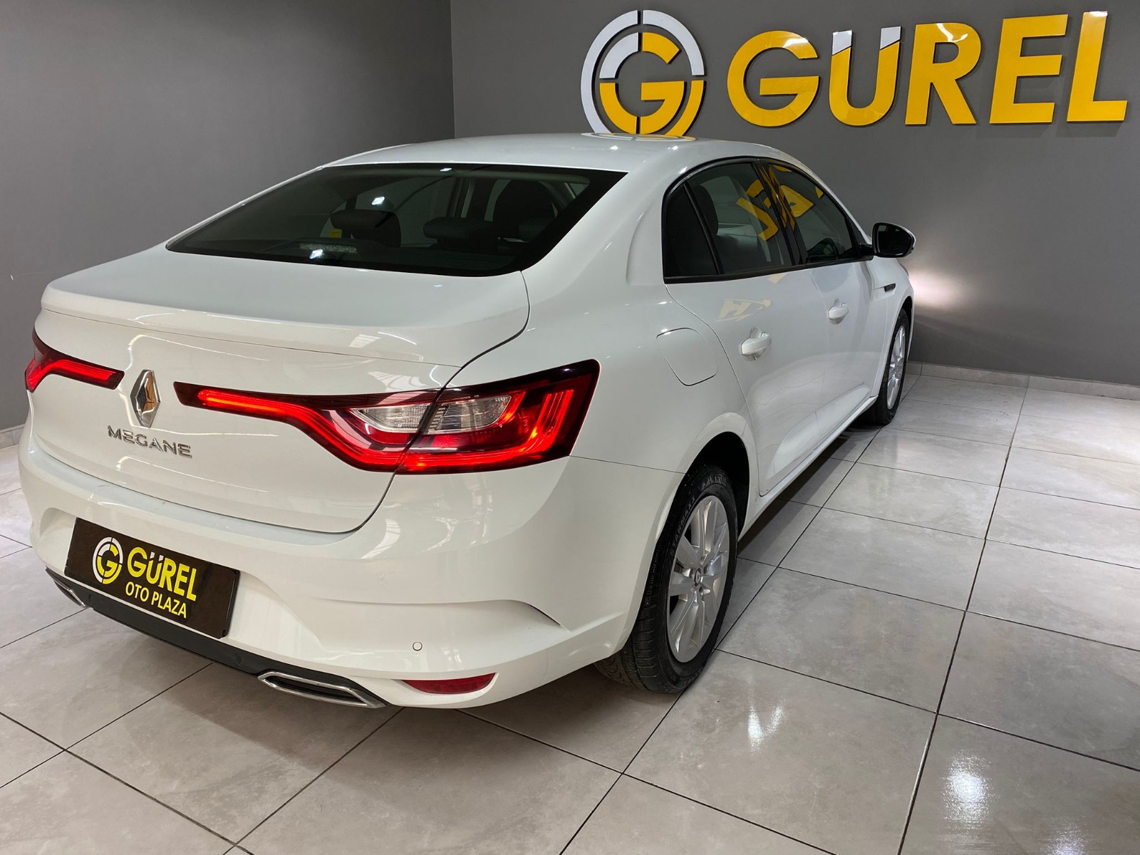 2022 Benzin Otomatik Renault Megane Beyaz Gürel Tasarım Aksesuar Otomotiv San. Tic. Ltd. Şti.