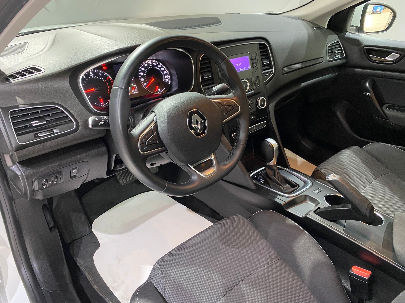 2022 Benzin Otomatik Renault Megane Beyaz Gürel Tasarım Aksesuar Otomotiv San. Tic. Ltd. Şti.