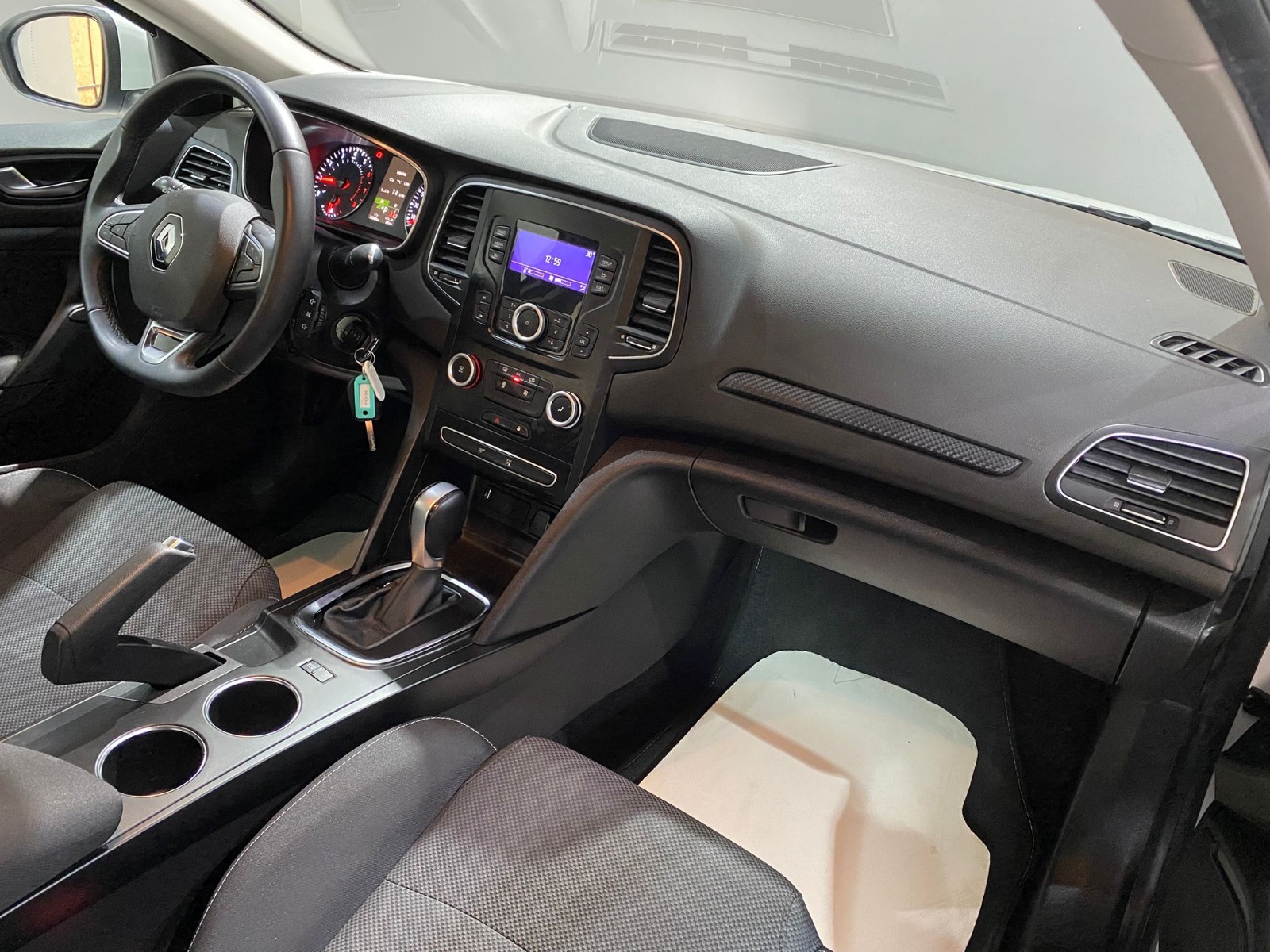 2022 Benzin Otomatik Renault Megane Beyaz Gürel Tasarım Aksesuar Otomotiv San. Tic. Ltd. Şti.