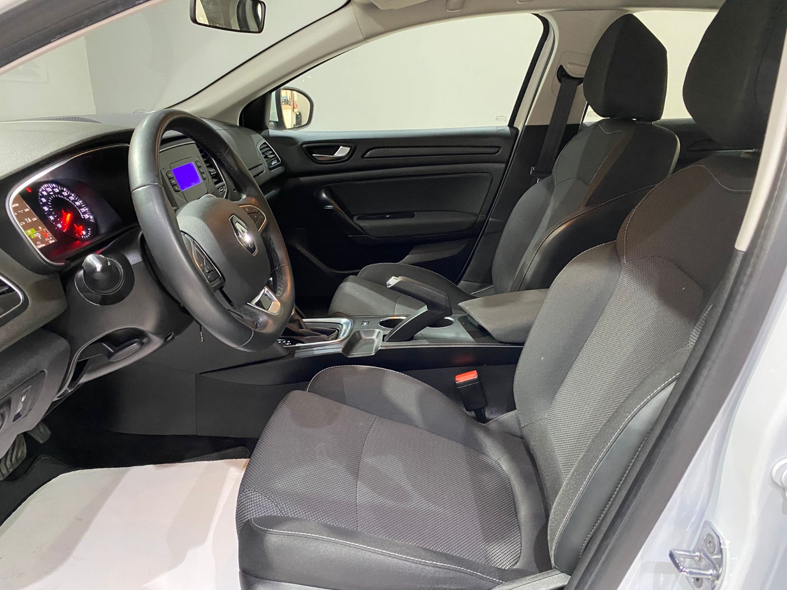 2022 Benzin Otomatik Renault Megane Beyaz Gürel Tasarım Aksesuar Otomotiv San. Tic. Ltd. Şti.