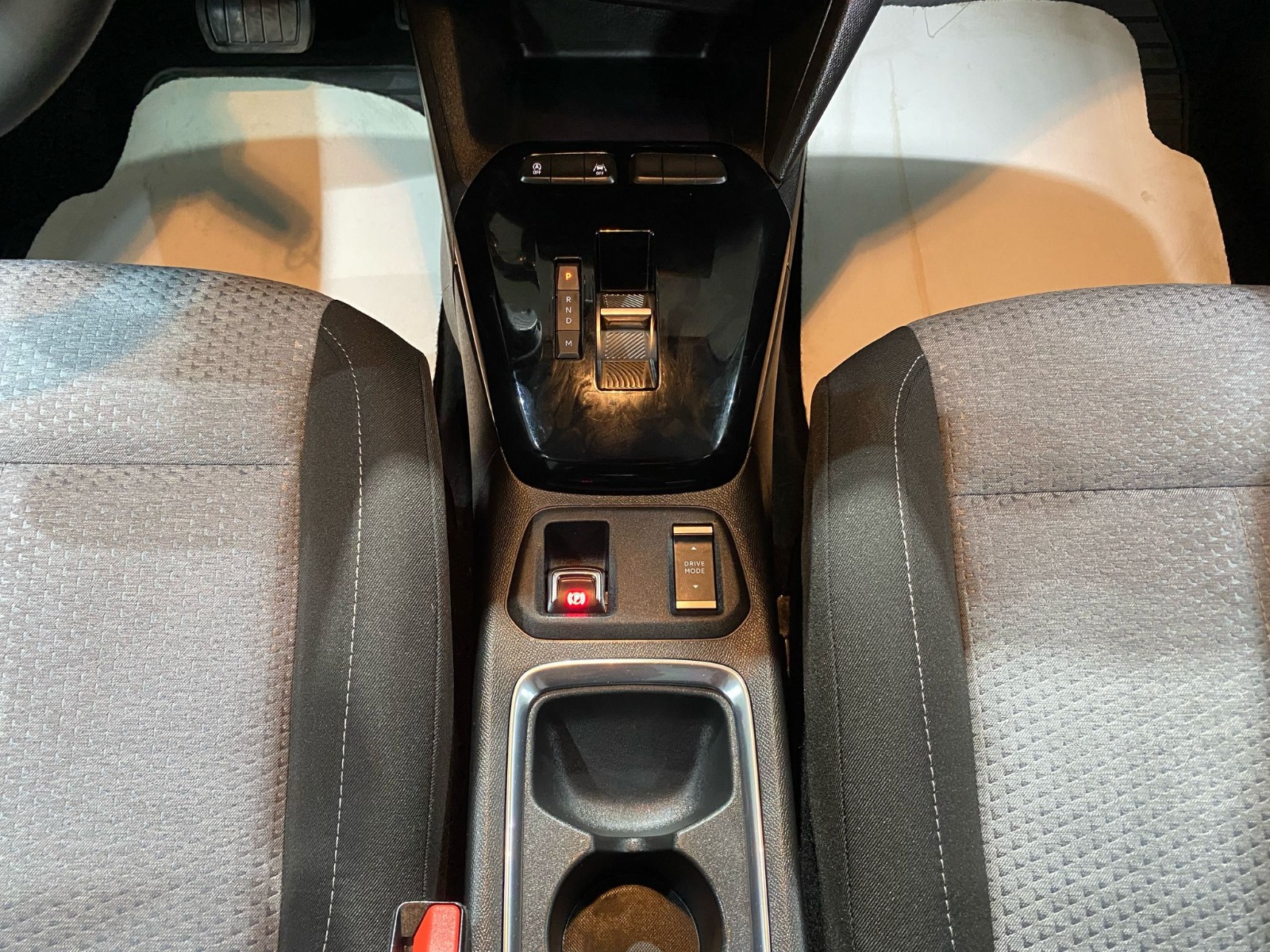 2024 Benzin Otomatik Opel Corsa Kırmızı Gürel Tasarım Aksesuar Otomotiv San. Tic. Ltd. Şti.