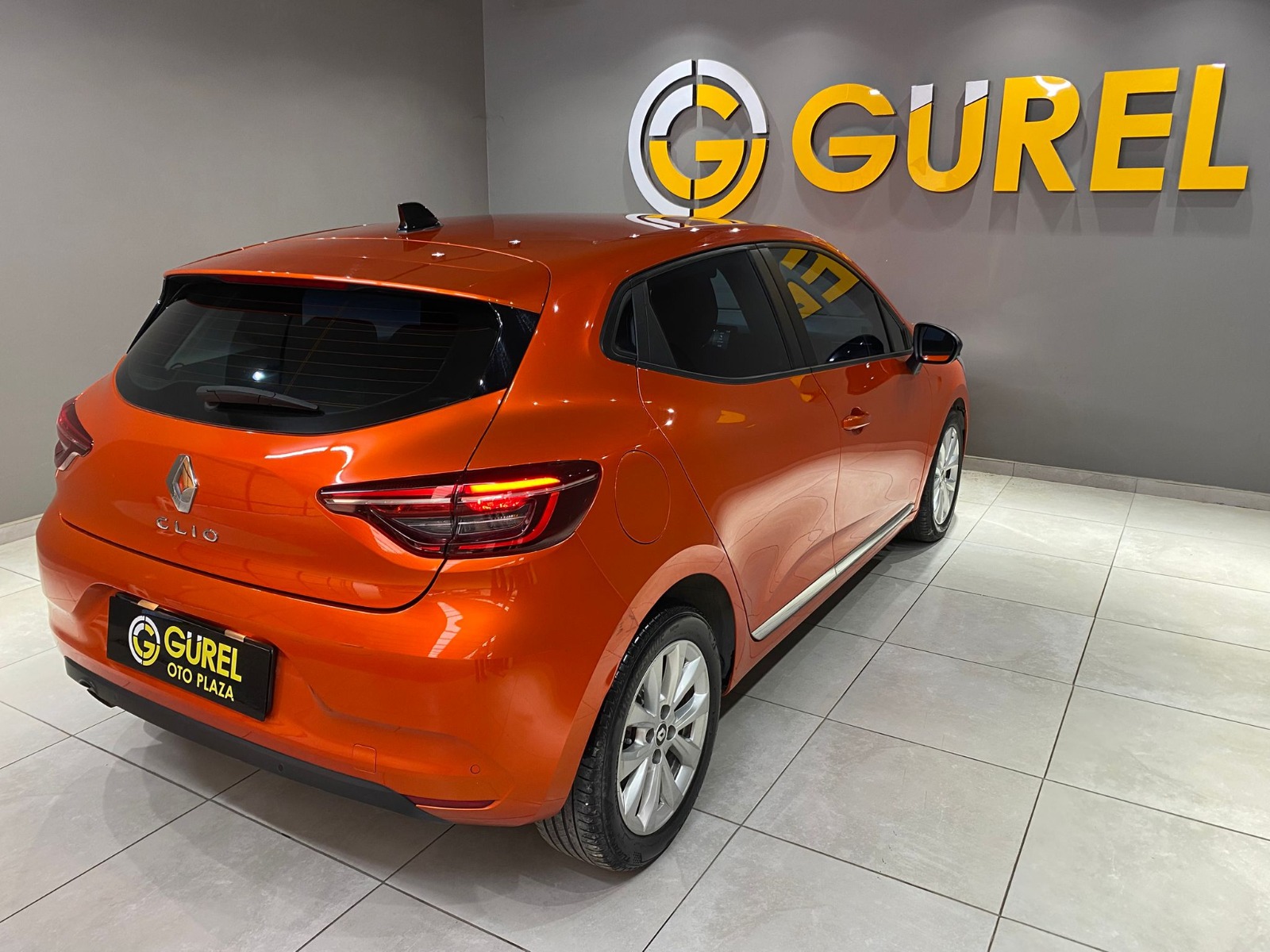 2022 Benzin Otomatik Renault Clio Turuncu Gürel Tasarım Aksesuar Otomotiv San. Tic. Ltd. Şti.