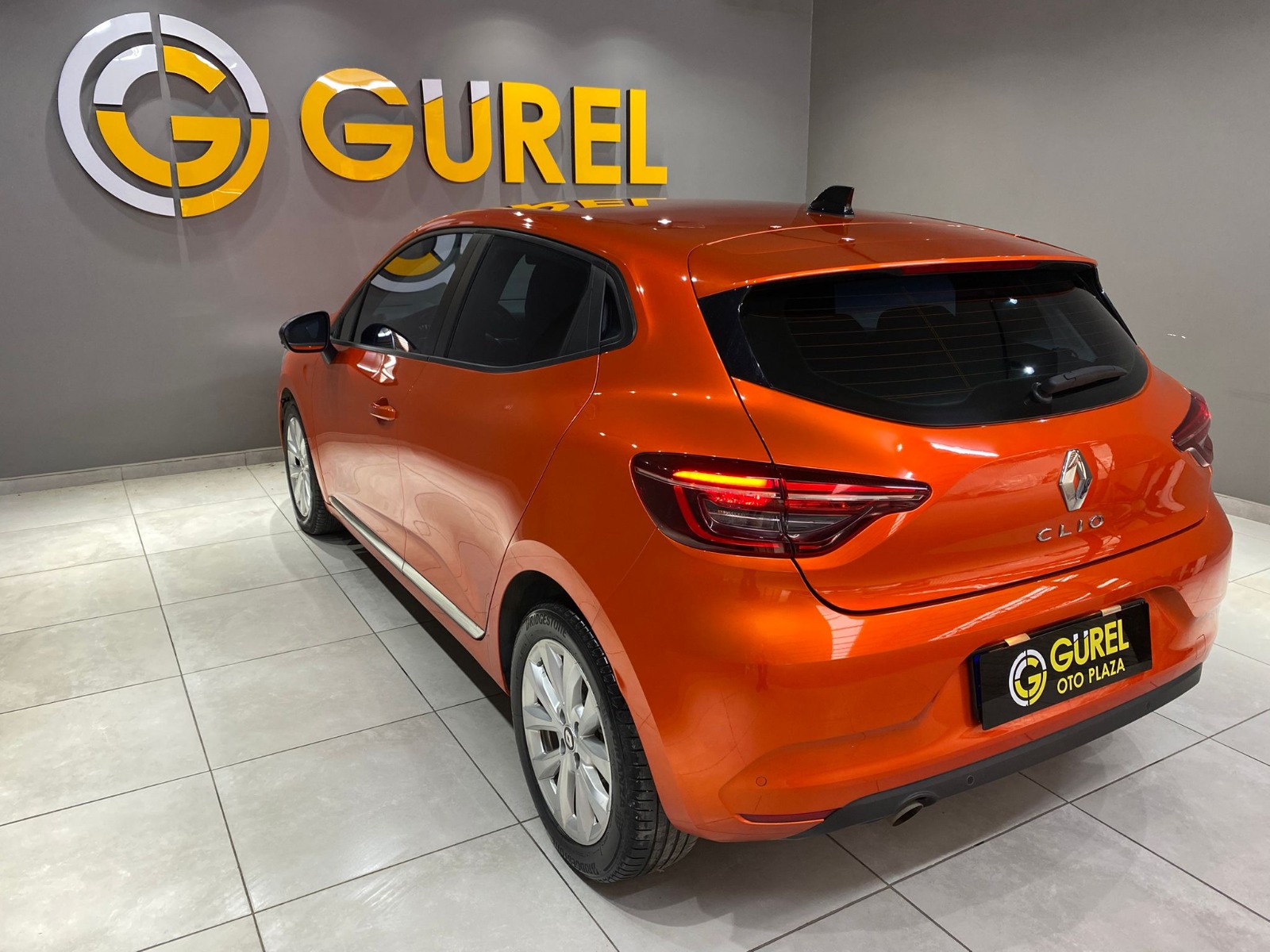 2022 Benzin Otomatik Renault Clio Turuncu Gürel Tasarım Aksesuar Otomotiv San. Tic. Ltd. Şti.