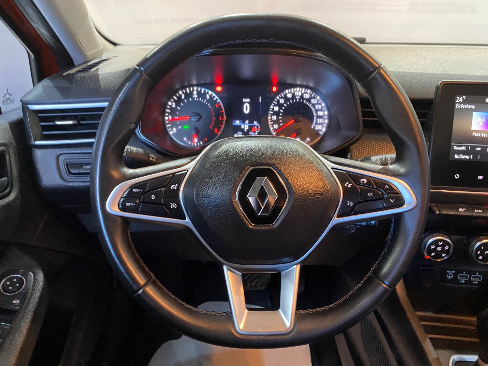 2022 Benzin Otomatik Renault Clio Turuncu Gürel Tasarım Aksesuar Otomotiv San. Tic. Ltd. Şti.