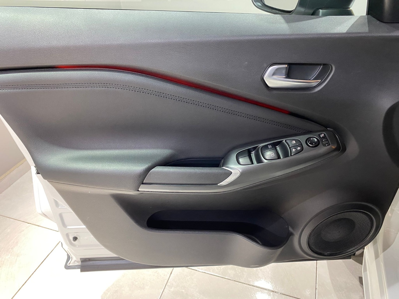 2024 Benzin Otomatik Nissan Juke Beyaz Gürel Tasarım Aksesuar Otomotiv San. Tic. Ltd. Şti.