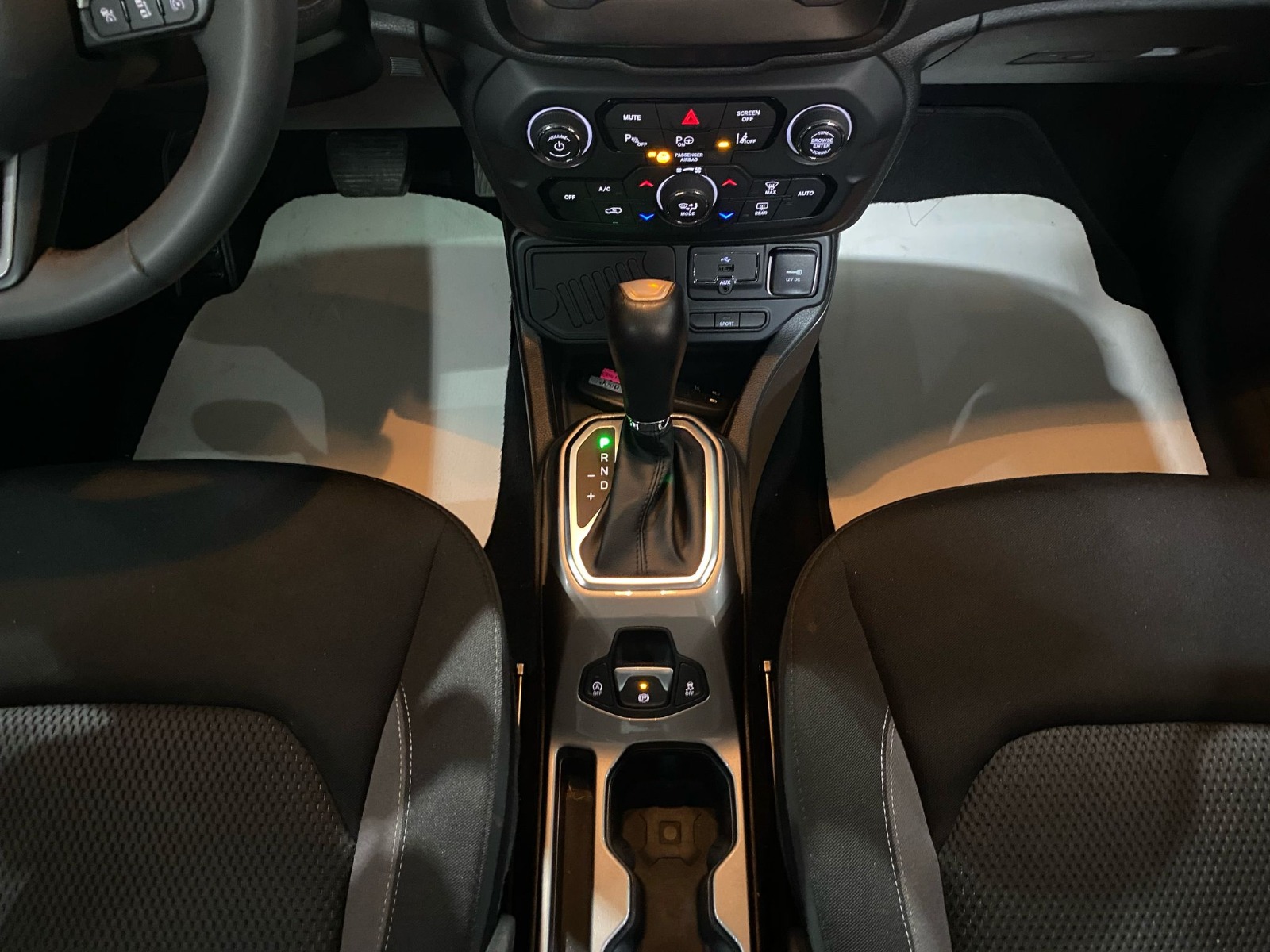 2022 Benzin Otomatik Jeep Renegade Beyaz Gürel Tasarım Aksesuar Otomotiv San. Tic. Ltd. Şti.