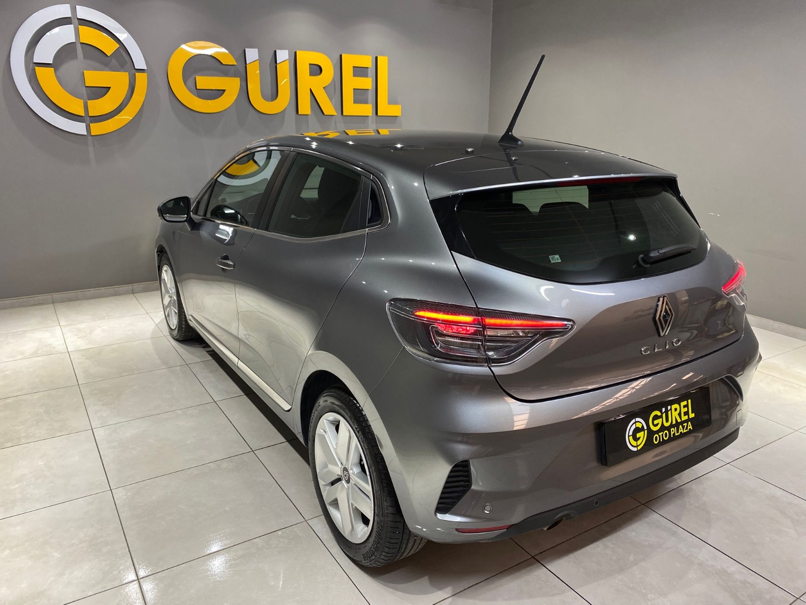 2024 Benzin Otomatik Renault Clio Gri Gürel Tasarım Aksesuar Otomotiv San. Tic. Ltd. Şti.