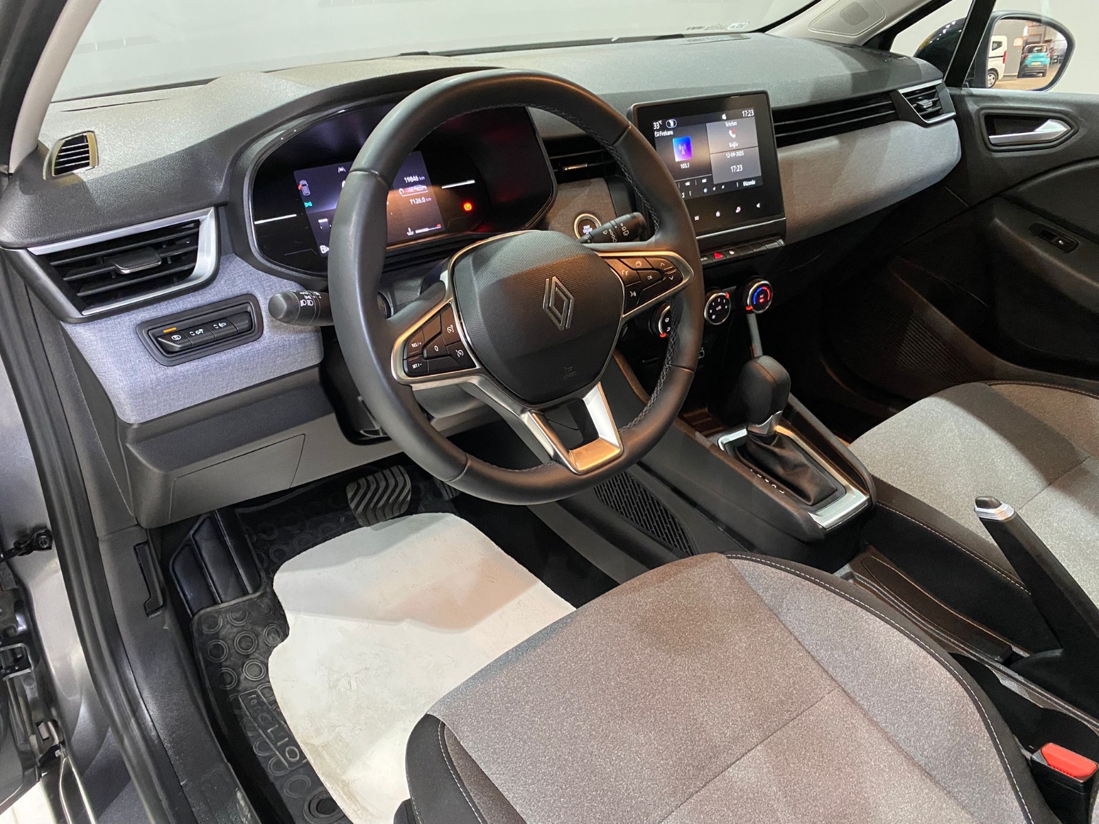 2024 Benzin Otomatik Renault Clio Gri Gürel Tasarım Aksesuar Otomotiv San. Tic. Ltd. Şti.