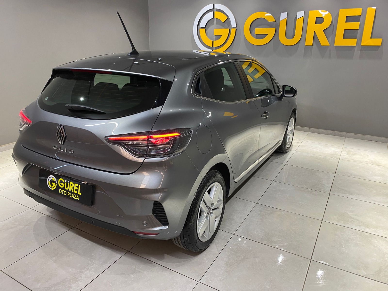 2024 Benzin Otomatik Renault Clio Gri Gürel Tasarım Aksesuar Otomotiv San. Tic. Ltd. Şti.