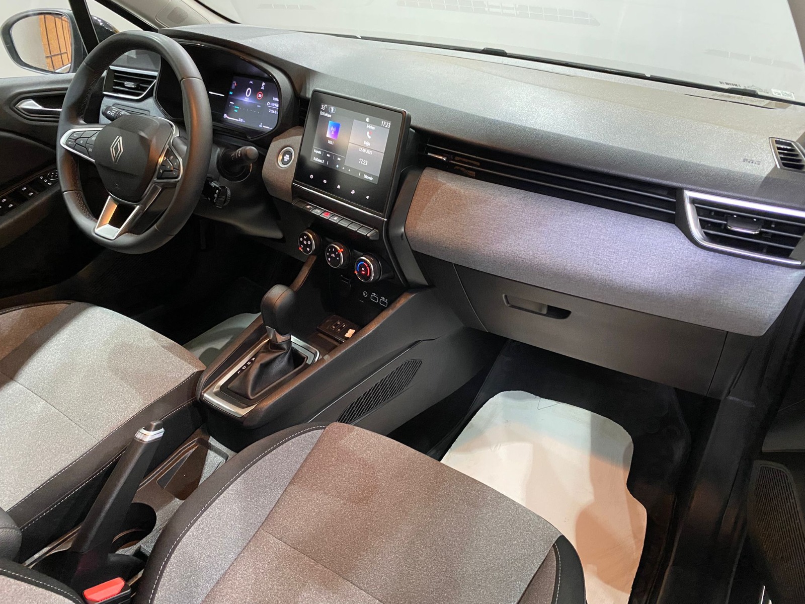 2024 Benzin Otomatik Renault Clio Gri Gürel Tasarım Aksesuar Otomotiv San. Tic. Ltd. Şti.