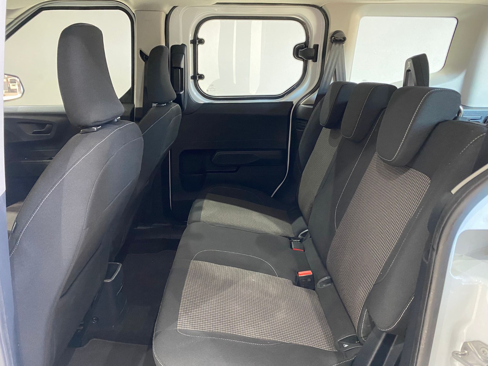 2024 Dizel Manuel Ford Tourneo Courier Beyaz Gürel Tasarım Aksesuar Otomotiv San. Tic. Ltd. Şti.