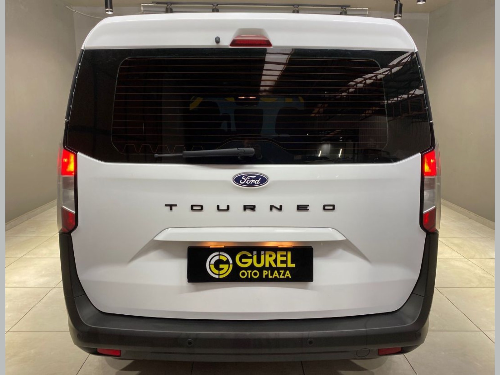 2024 Dizel Manuel Ford Tourneo Courier Beyaz Gürel Tasarım Aksesuar Otomotiv San. Tic. Ltd. Şti.