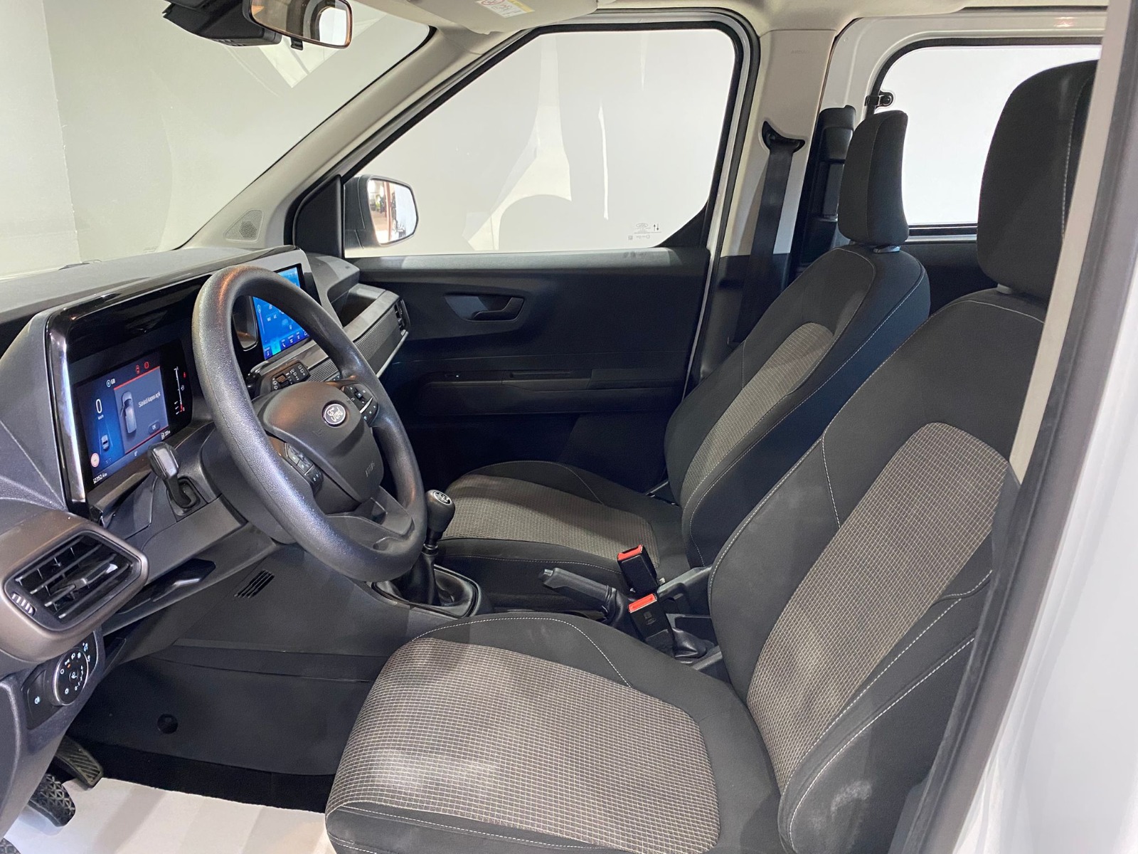 2024 Dizel Manuel Ford Tourneo Courier Beyaz Gürel Tasarım Aksesuar Otomotiv San. Tic. Ltd. Şti.