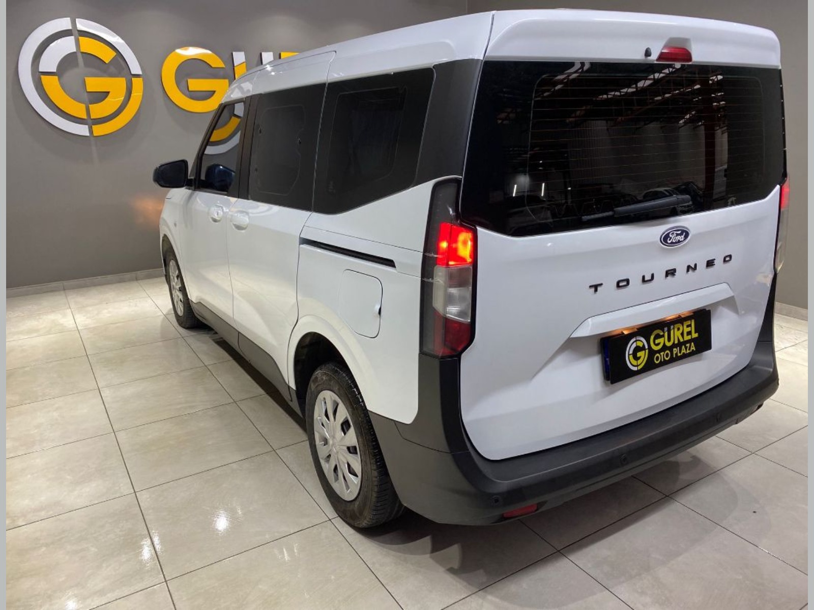 2024 Dizel Manuel Ford Tourneo Courier Beyaz Gürel Tasarım Aksesuar Otomotiv San. Tic. Ltd. Şti.