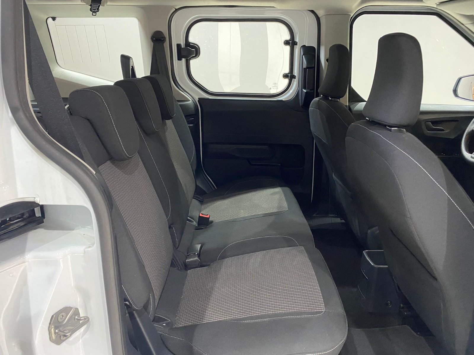 2024 Dizel Manuel Ford Tourneo Courier Beyaz Gürel Tasarım Aksesuar Otomotiv San. Tic. Ltd. Şti.